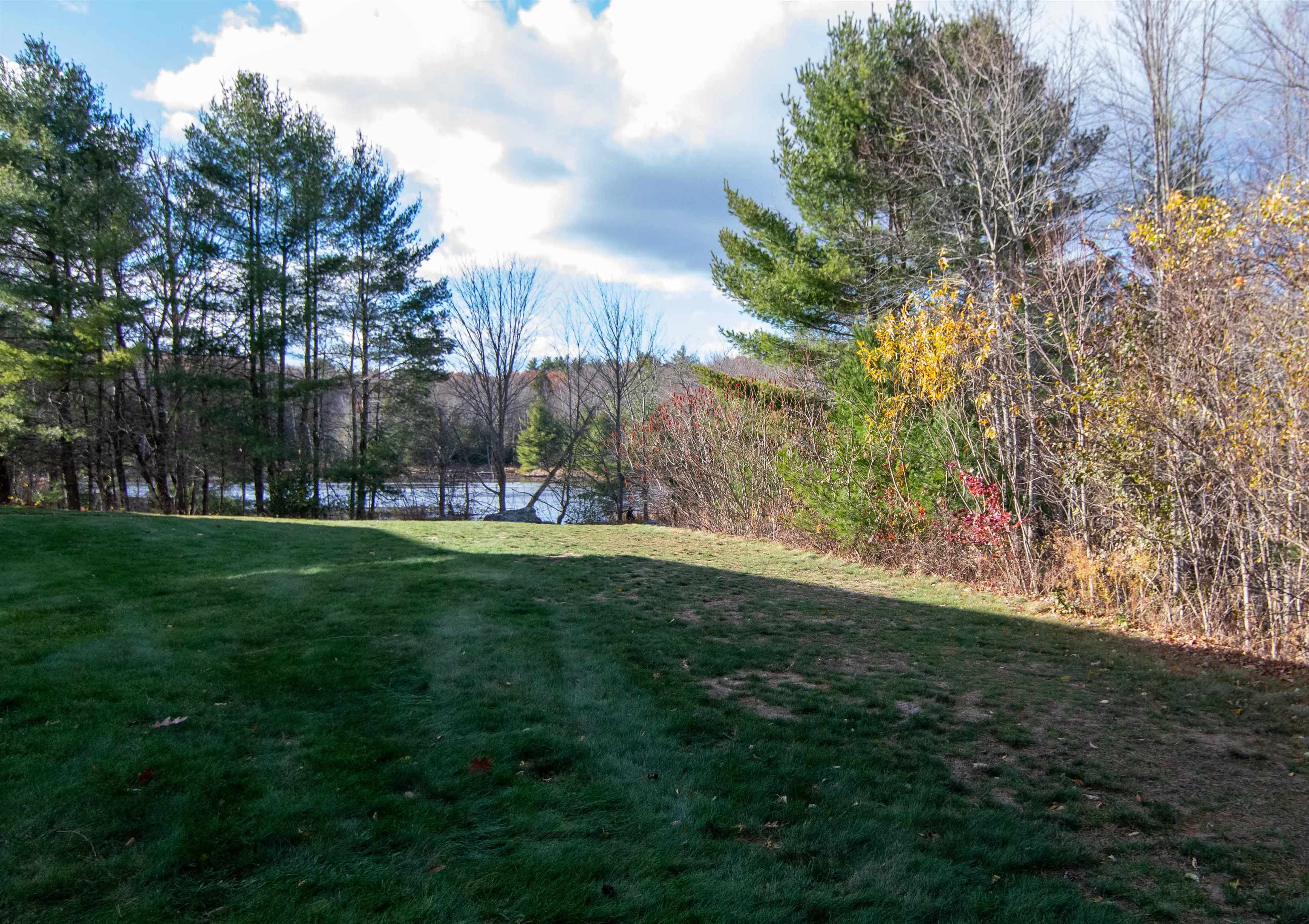 20 Locksley Ln, Raymond, NH 03077