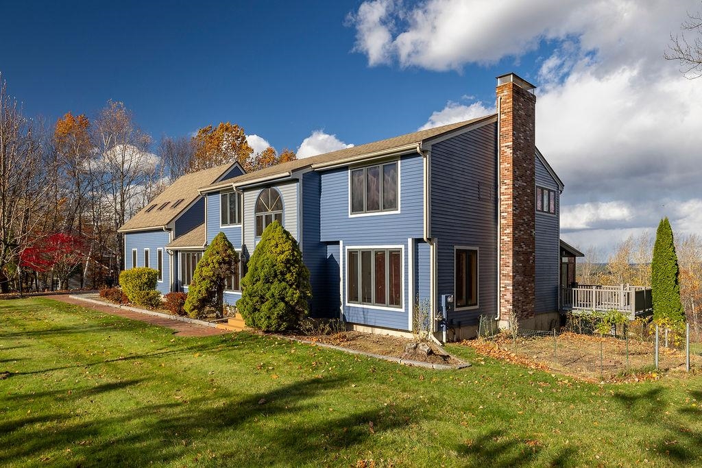 8 Longview Dr, Bow, NH 03304