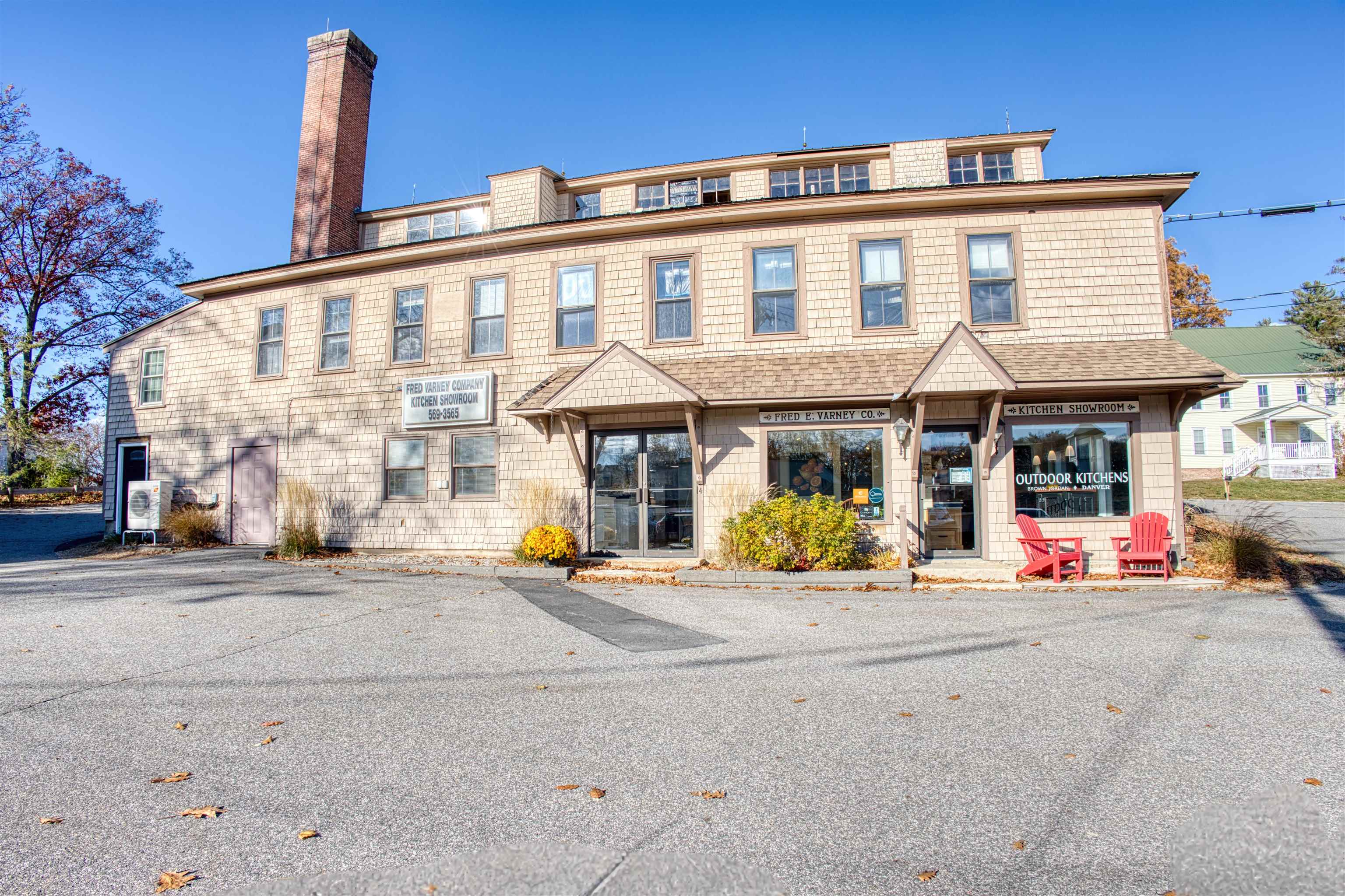 6 Grove St, Wolfeboro, NH 03894