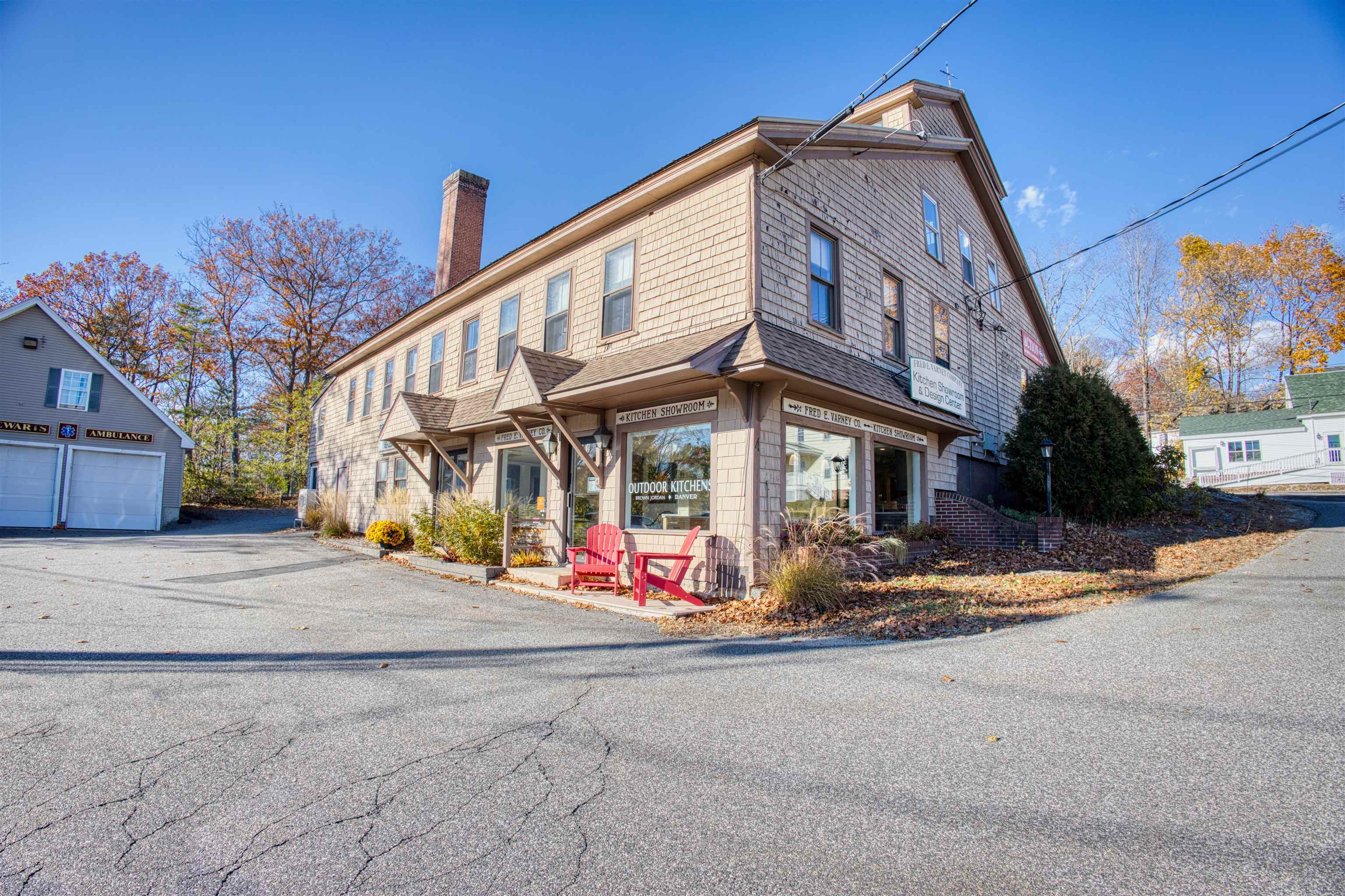 6 Grove St, Wolfeboro, NH 03894