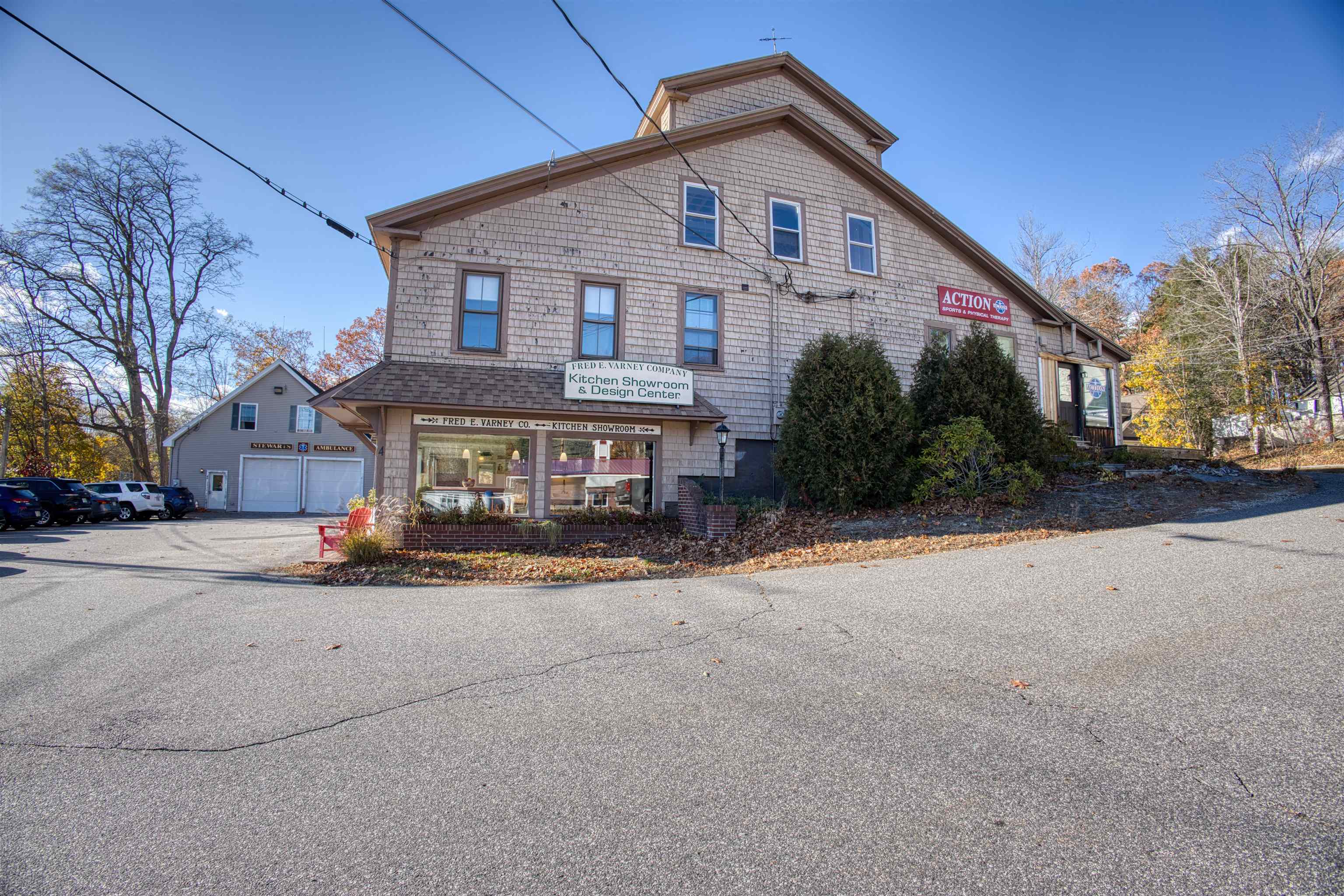 6 Grove St, Wolfeboro, NH 03894