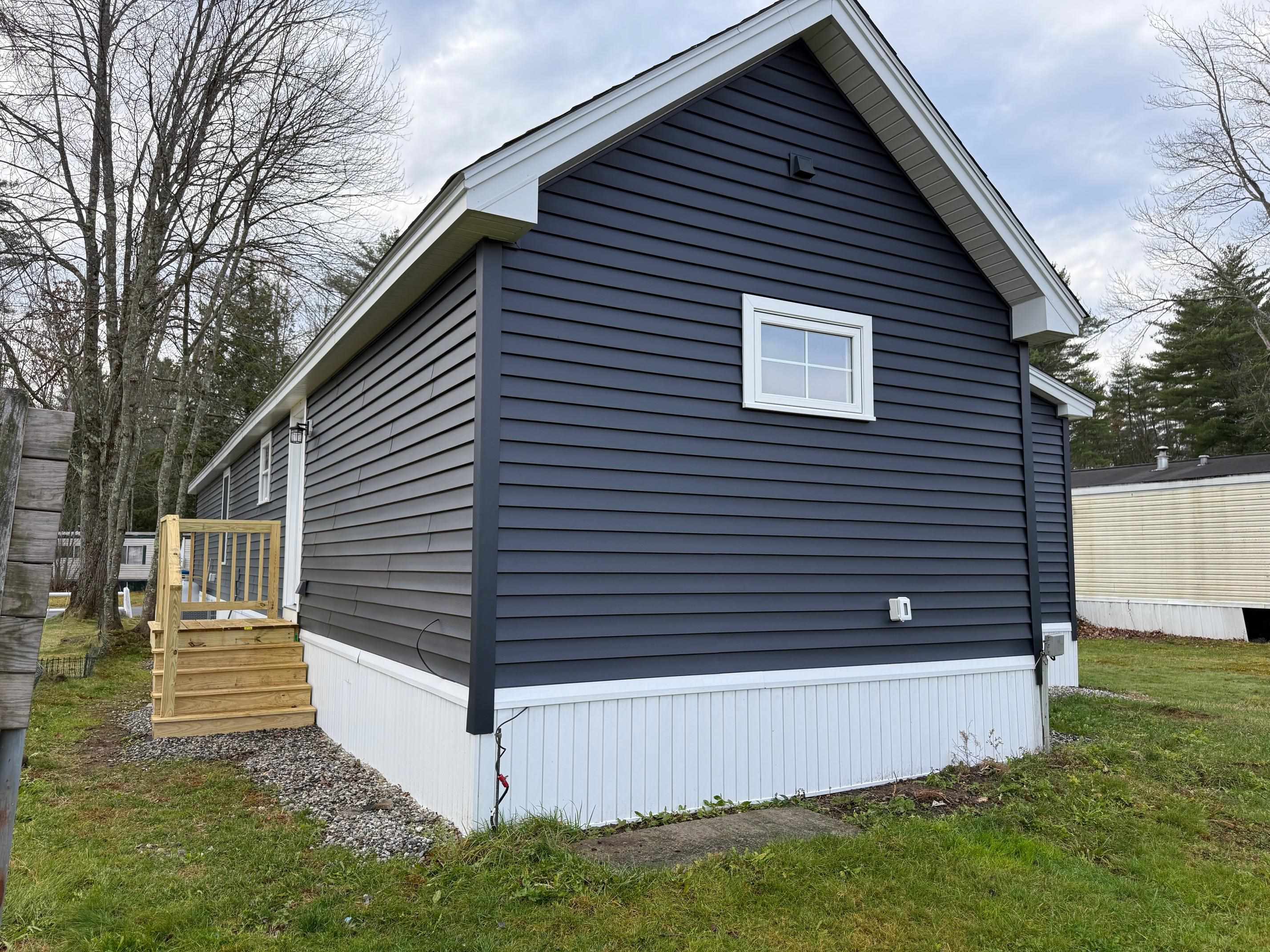 14 South Emperor Dr, Concord, NH 03303