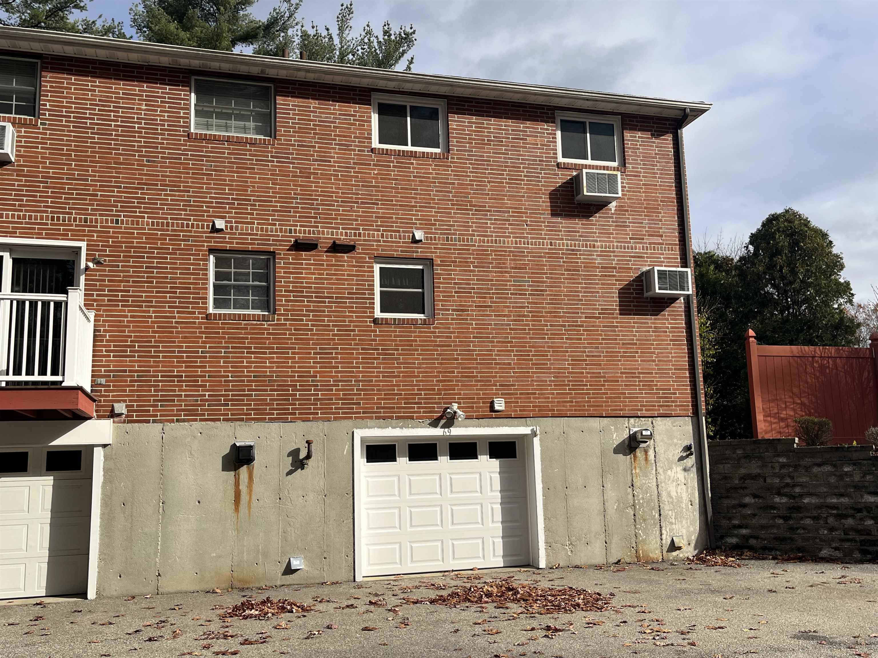 69 Oakridge Dr, Londonderry, NH 03053