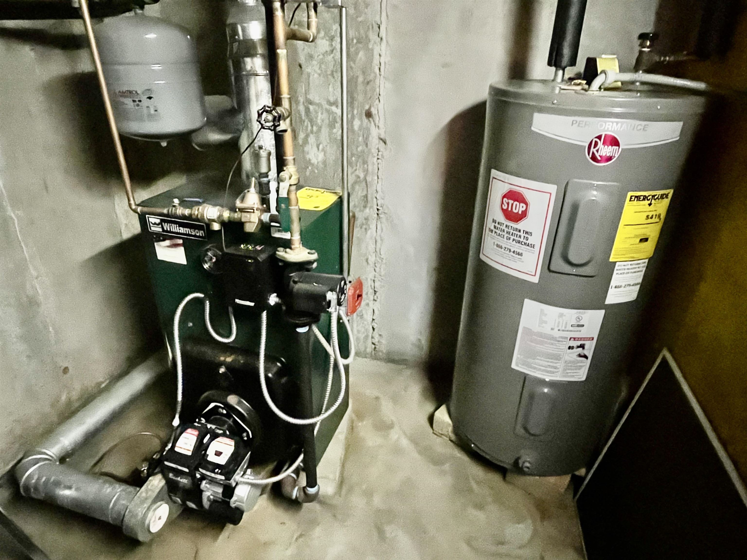 69 Oakridge Dr, Londonderry, NH 03053