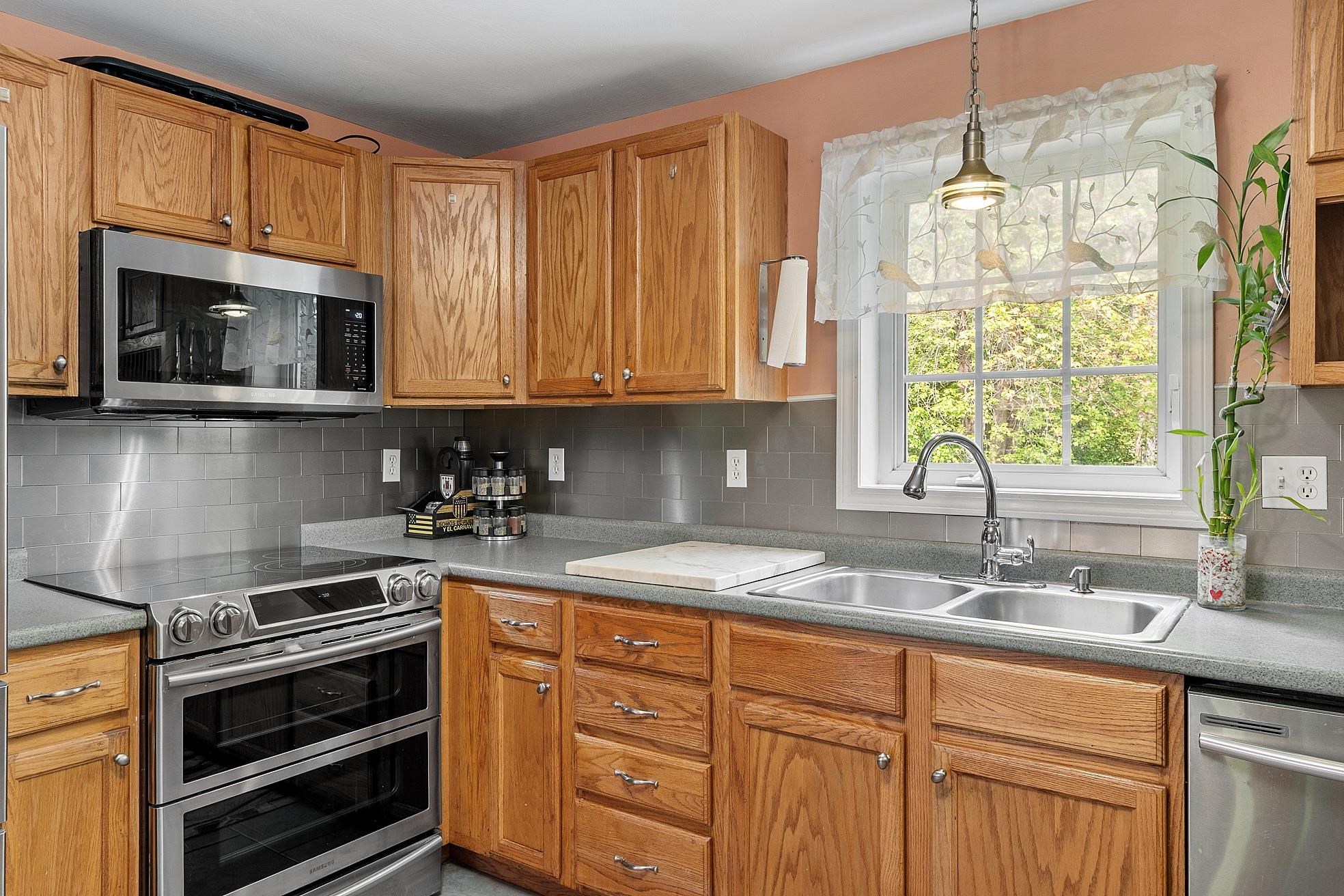 245 West River Rd, Hooksett, NH 03106