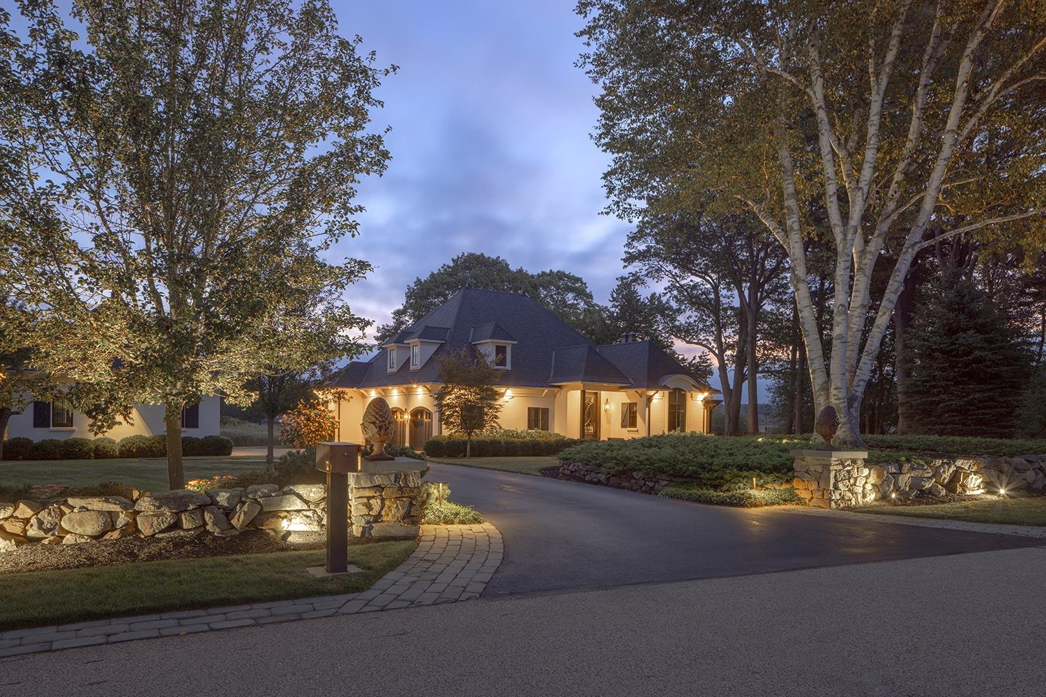 12 Runnymede Dr, North Hampton, NH 03862