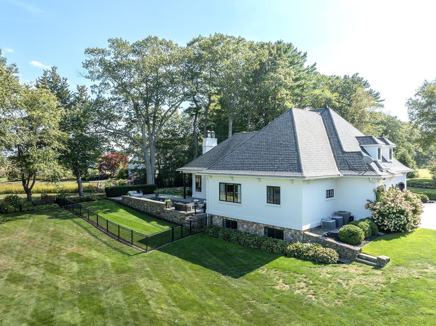 12 Runnymede Dr, North Hampton, NH 03862