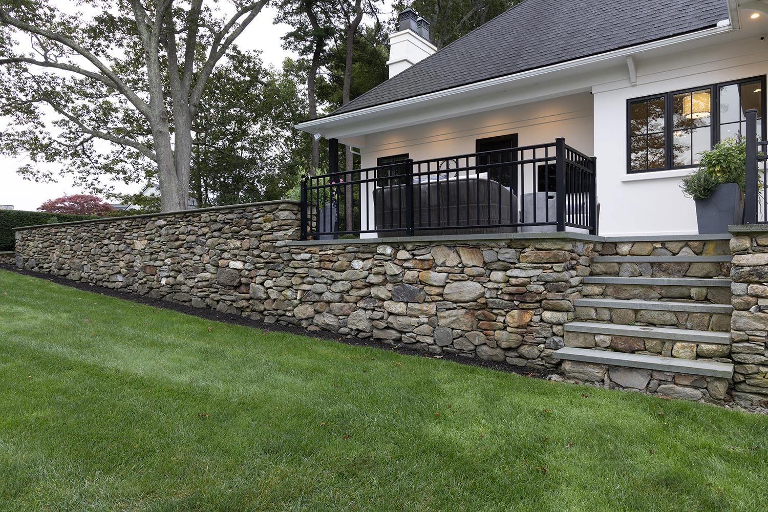 12 Runnymede Dr, North Hampton, NH 03862