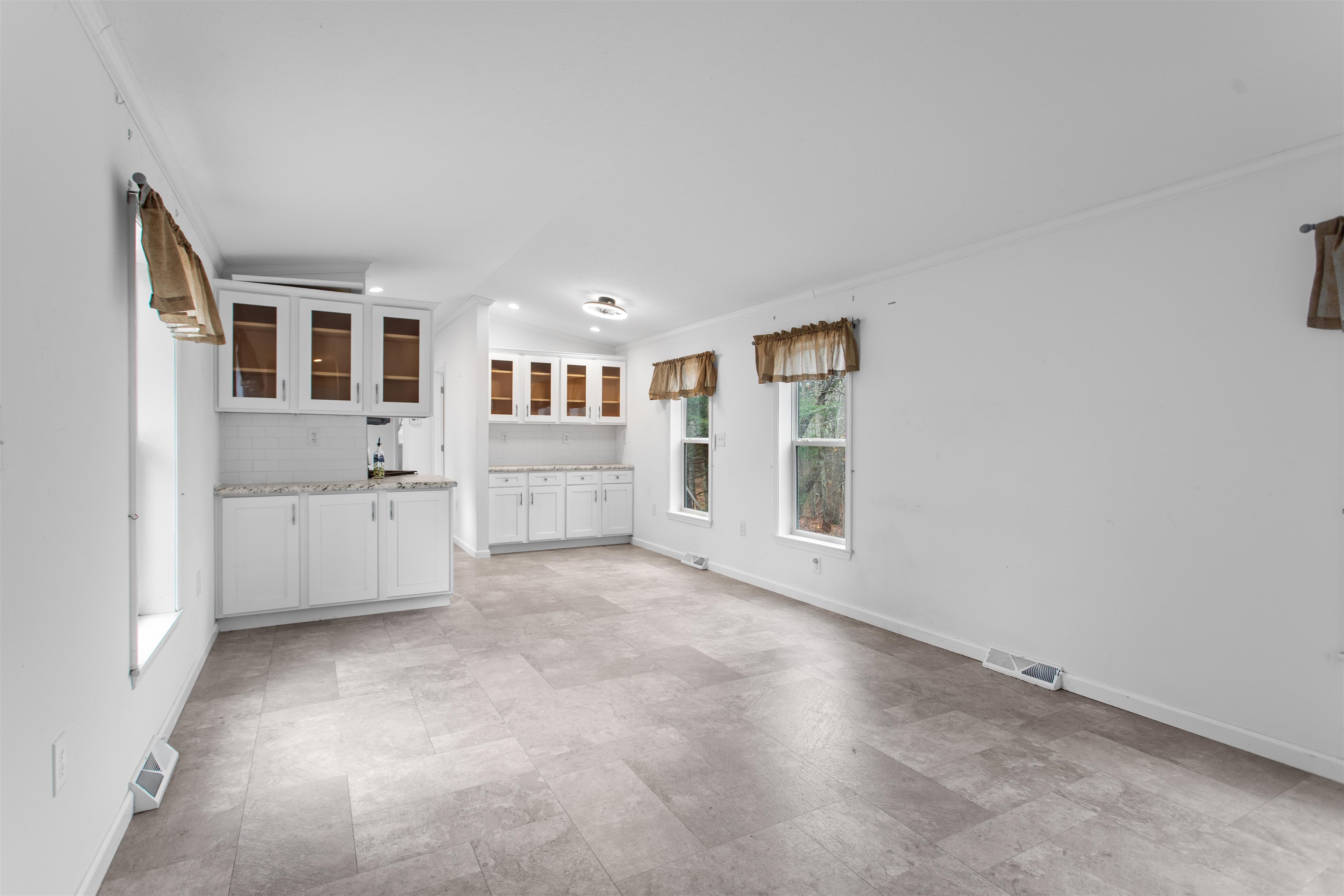 52 Little Falls Bridge Rd, Rochester, NH 03867