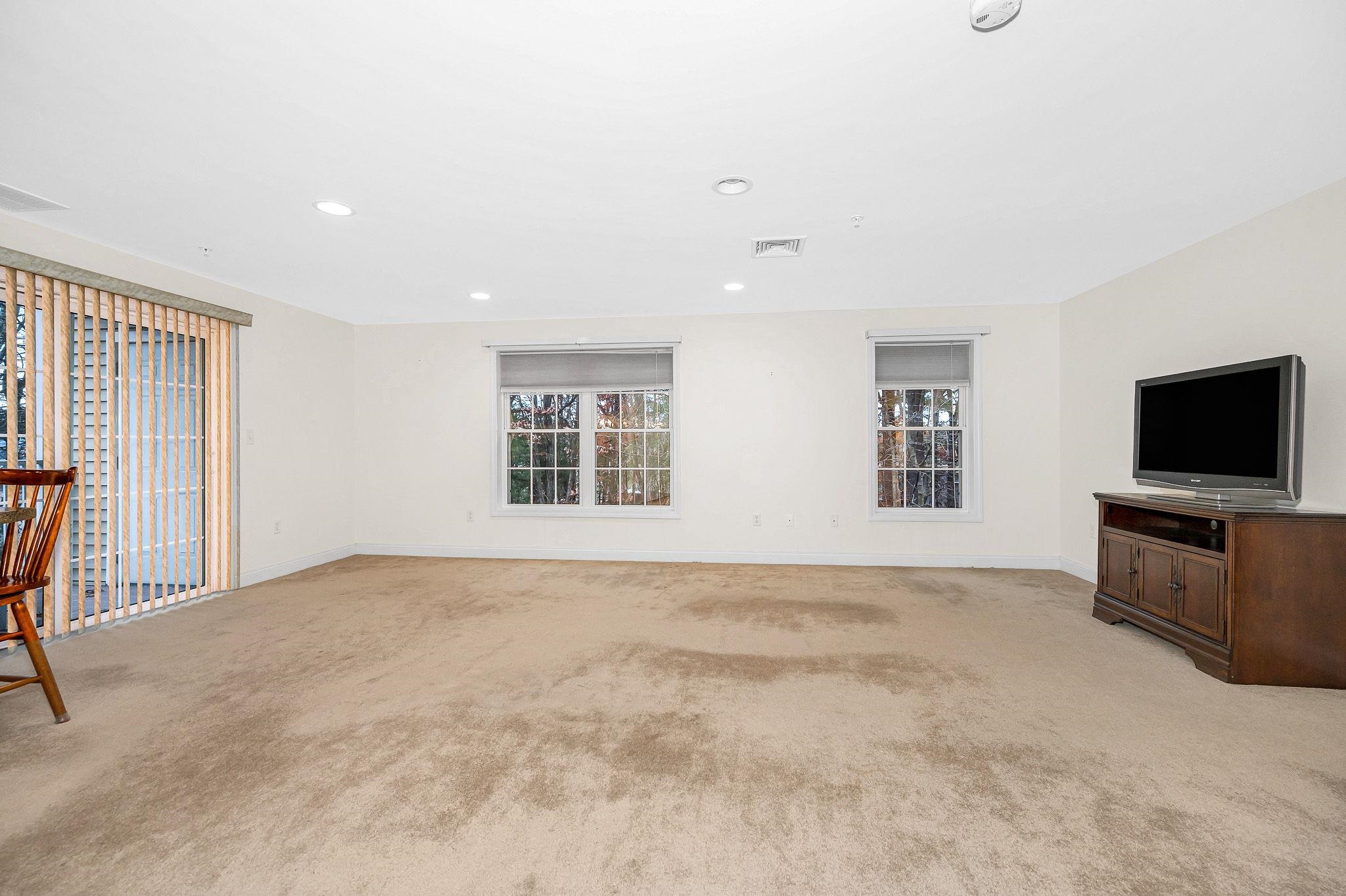 59 Cluff Rd, Salem, NH 03079