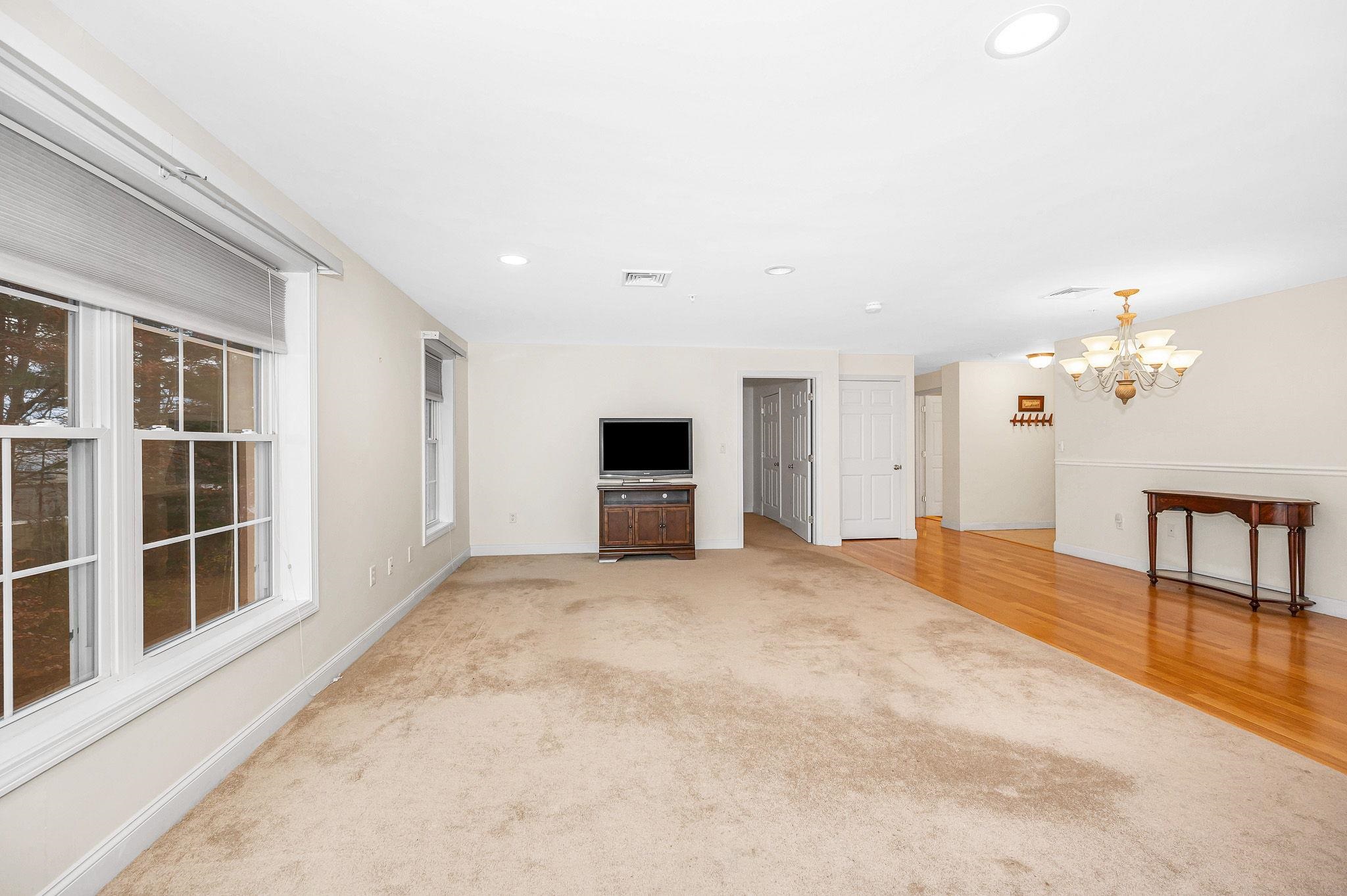 59 Cluff Rd, Salem, NH 03079