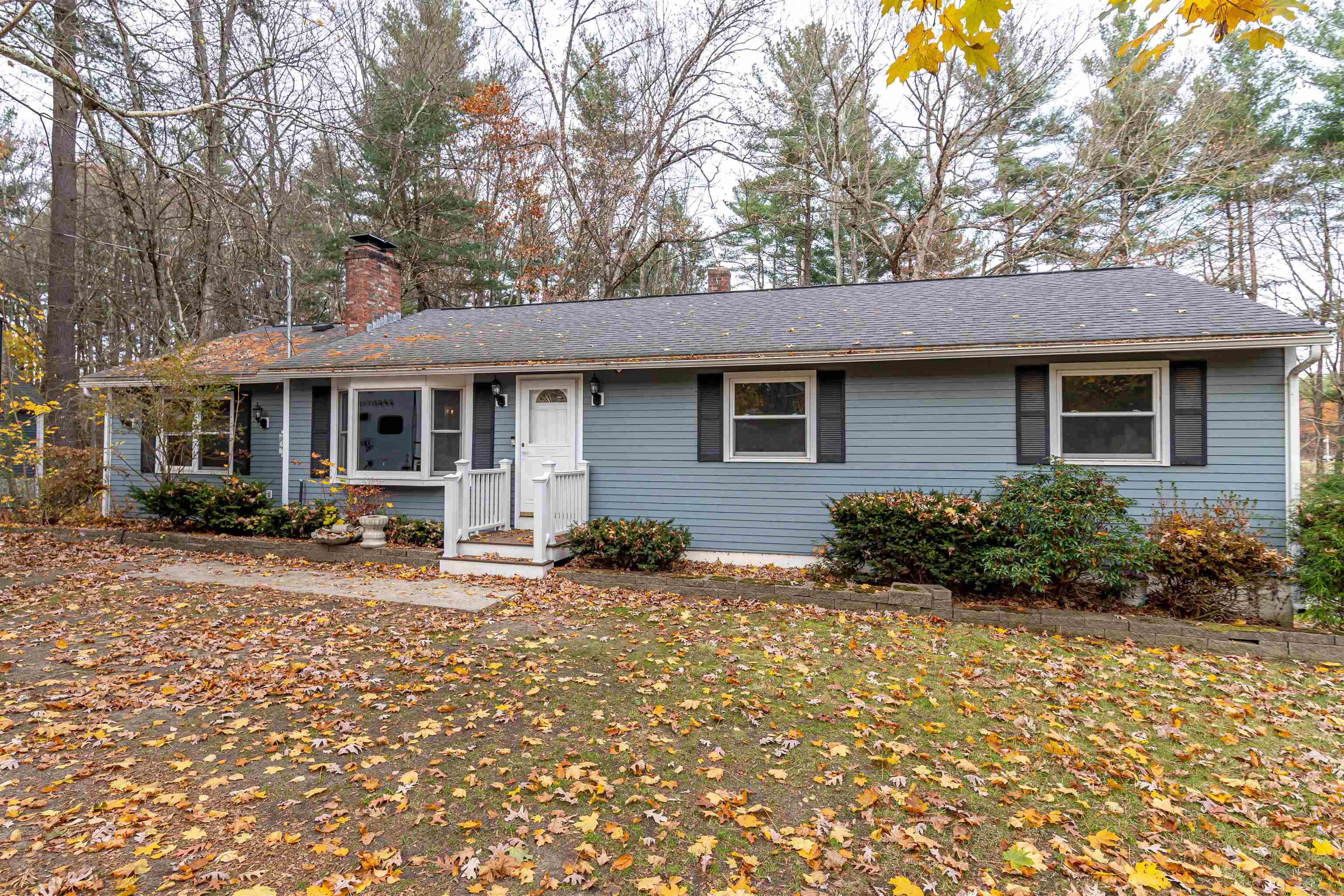 55 Glen Dr, Hudson, NH 03051