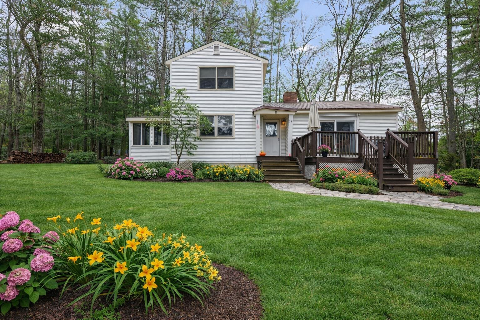 14 Heritage Hill Road — photo 1