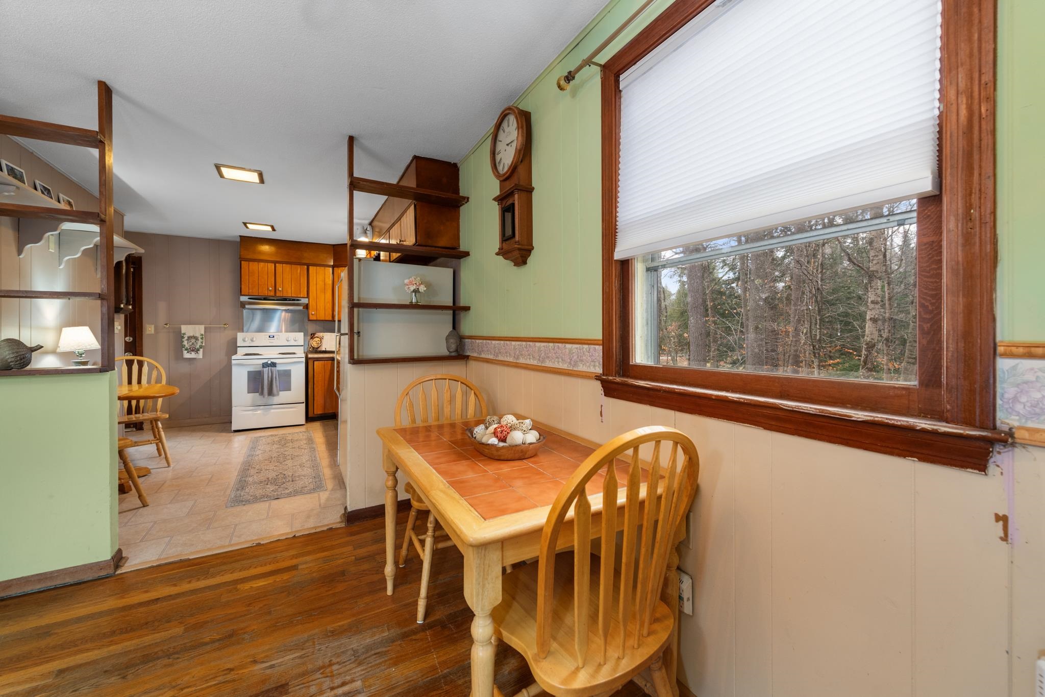 Dining space that leads into the kitchen