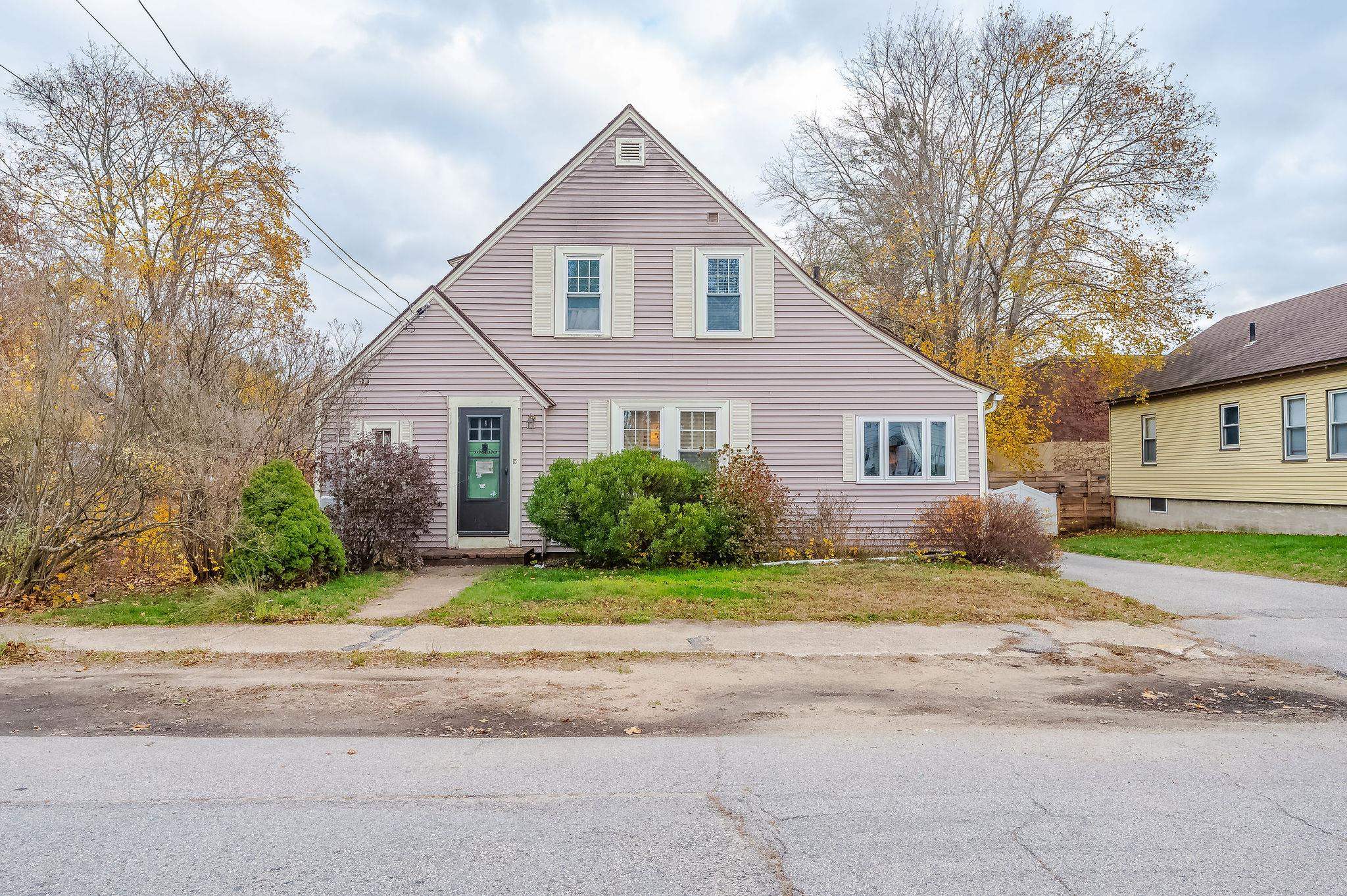 15 Linden St, Rochester, NH 03867