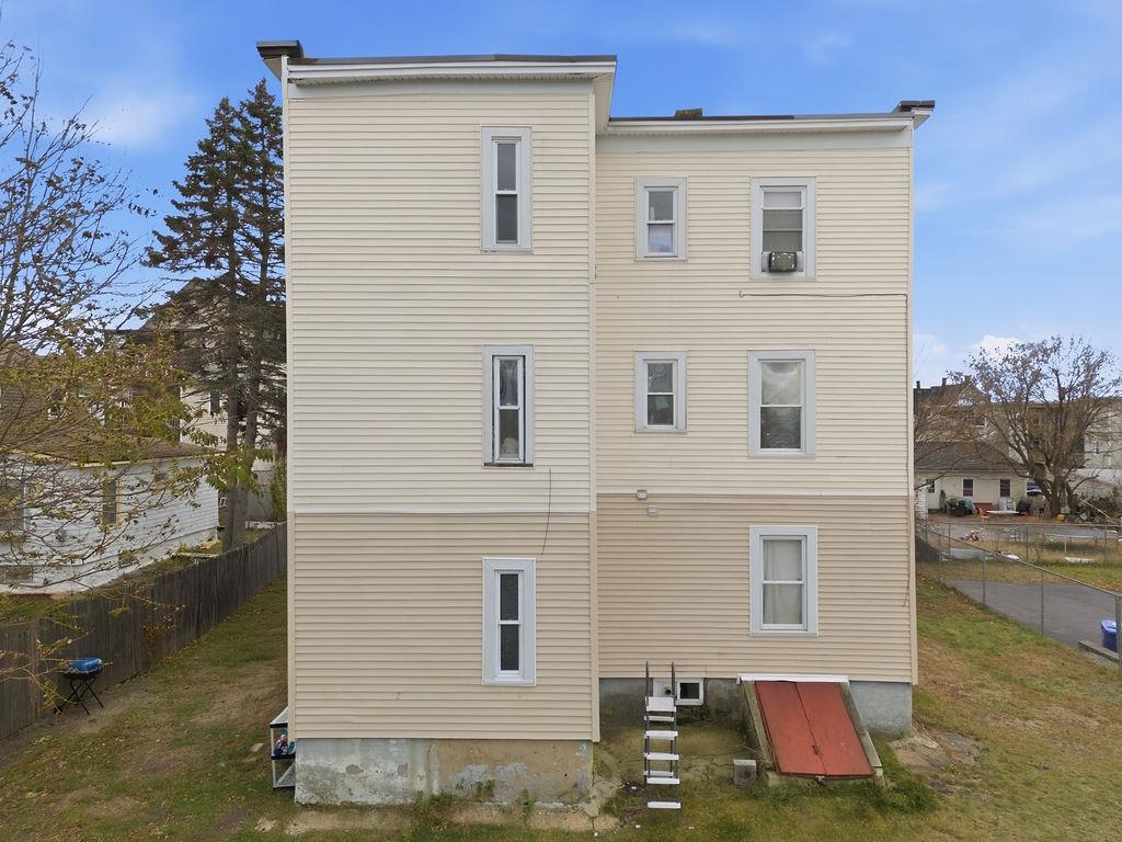 618 Prescott St, Manchester, NH 03103