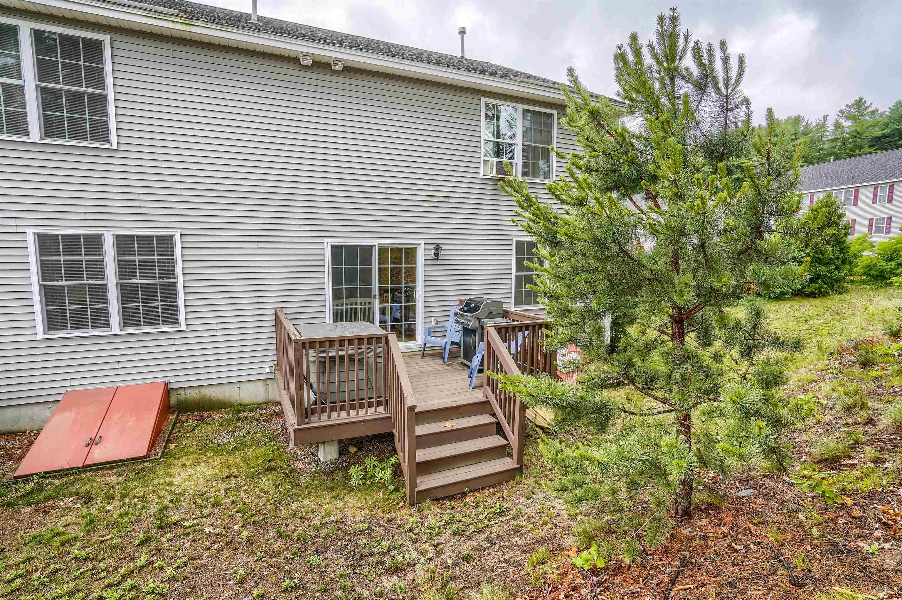 31 Rosanna Dr, Dover, NH 03820