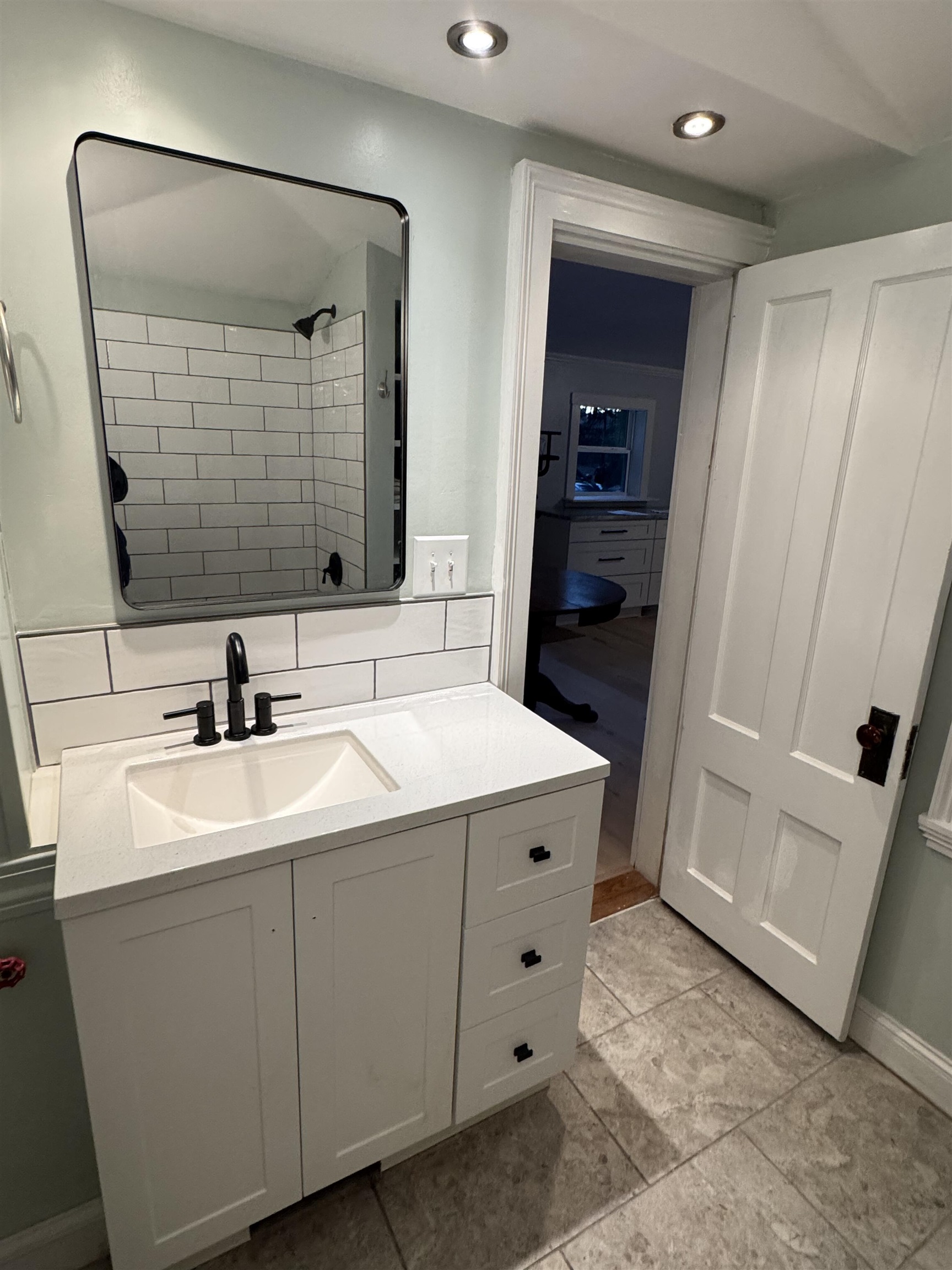 22 Church St, Kingston, NH 03484