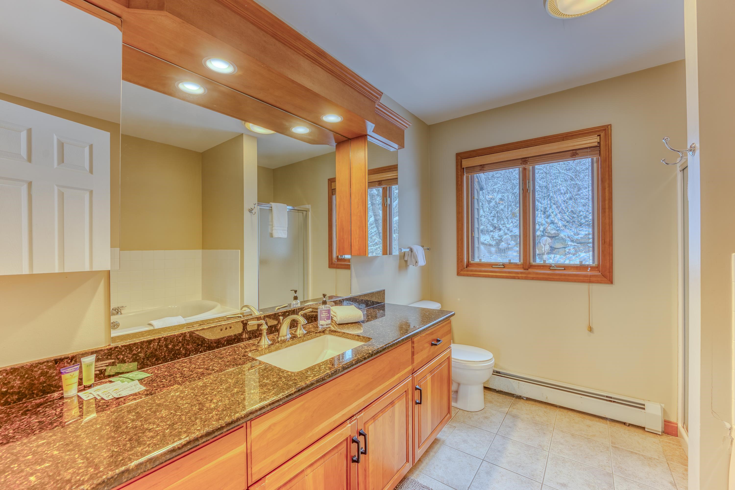 254 Crawford Ridge Rd, Carroll, NH 03575