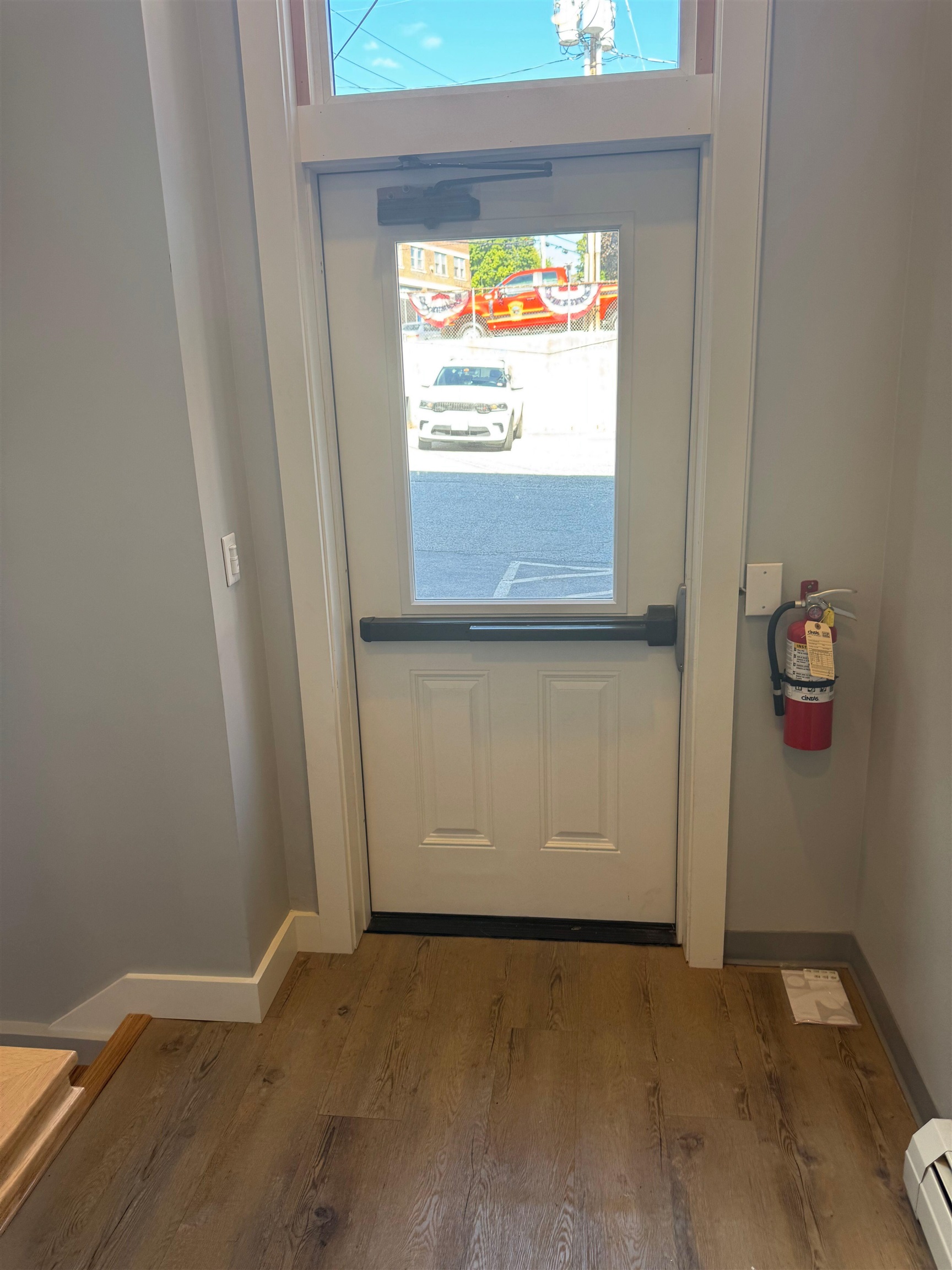 Rear access to back parking lot 24438853