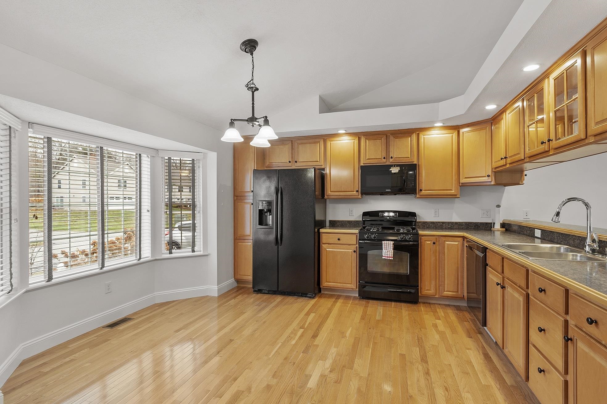 13 Autumn Ln, Hampstead, NH 03826