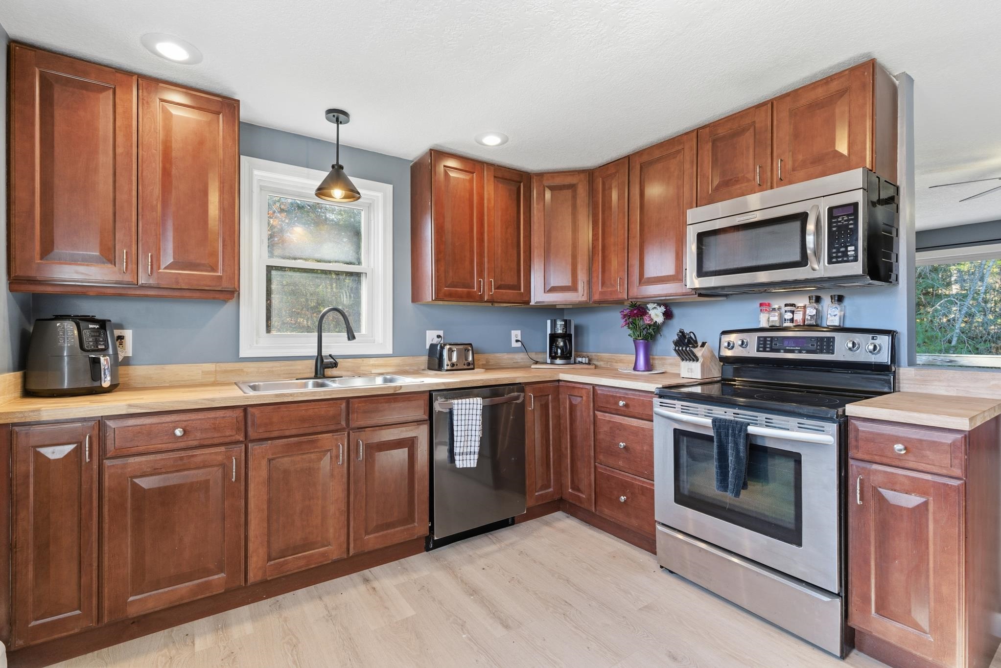 71 Goshen Dr, Loudon, NH 03307