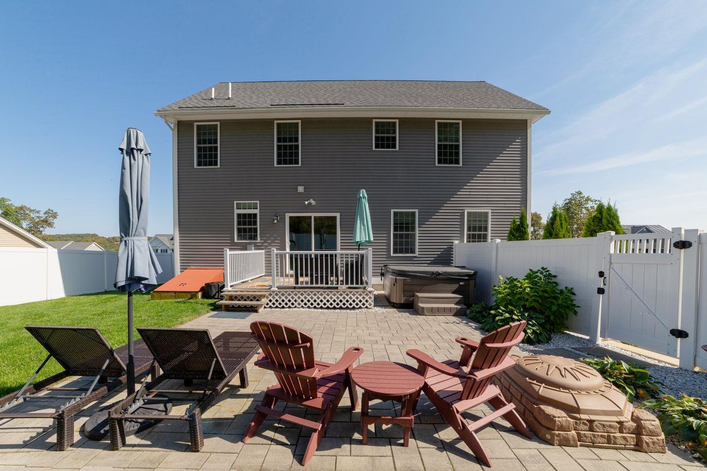 135 Brookview Dr, Hooksett, NH 03106