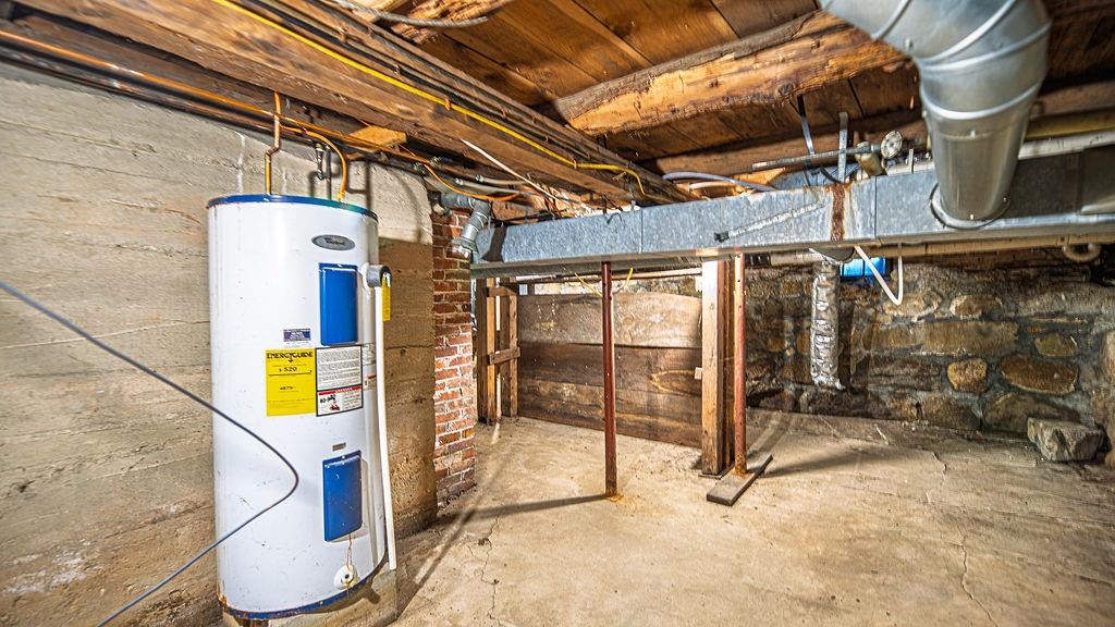 17 Waumbeck Rd, Wolfeboro, NH 03894