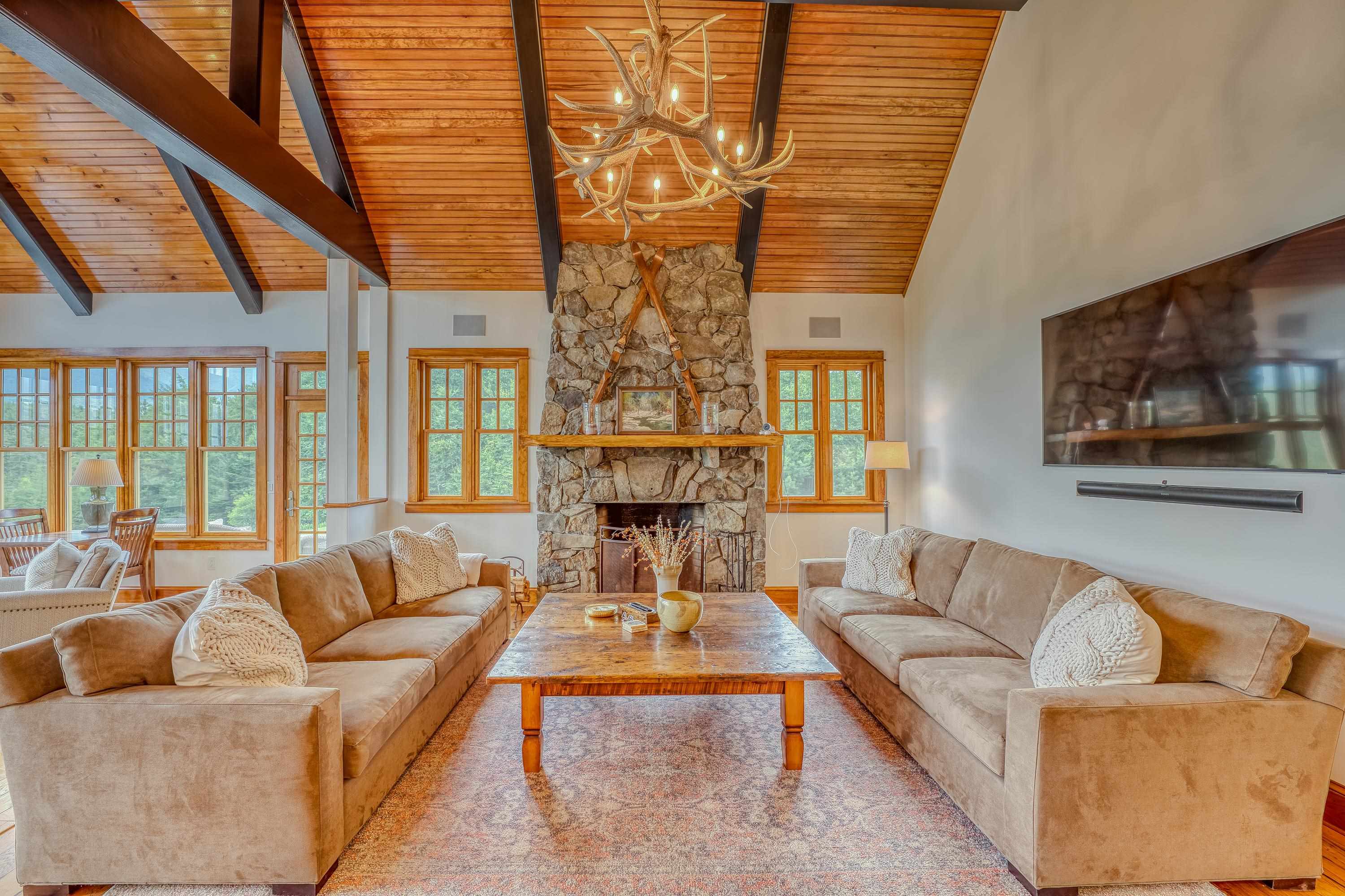 185 Notchway Dr, Franconia, NH 03580