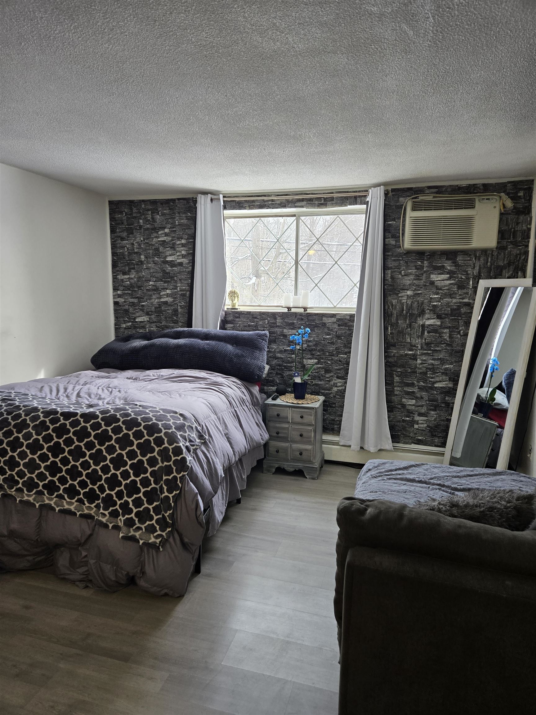 2 Silvestri Cir, Derry, NH 03038