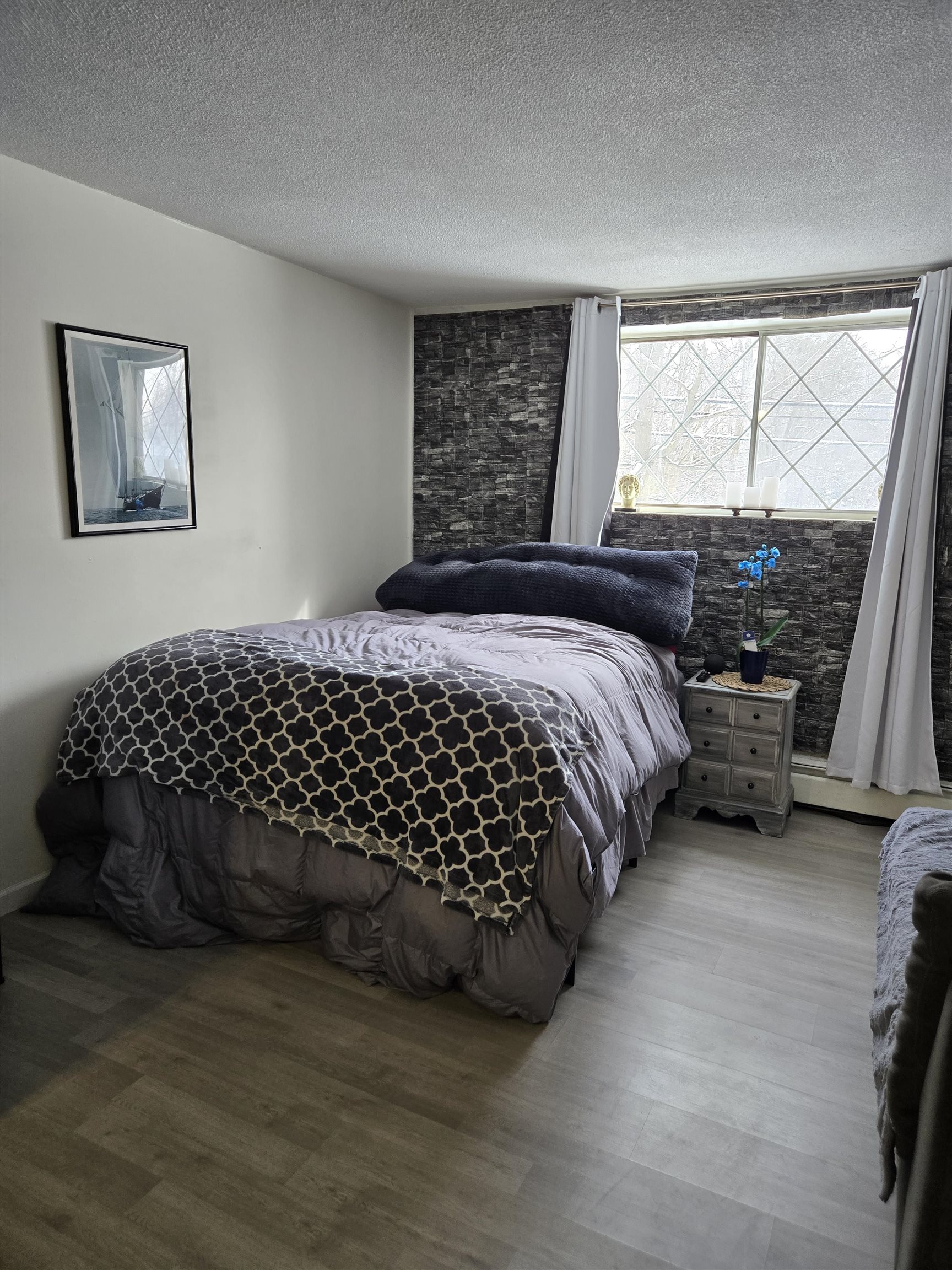 2 Silvestri Cir, Derry, NH 03038