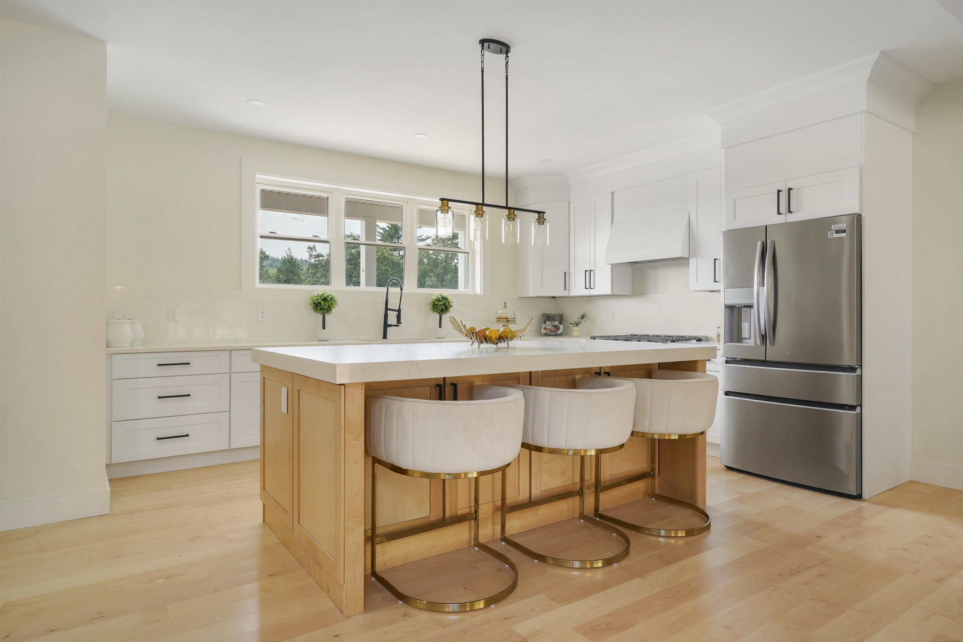 55 Indian Rock Rd, Bedford, NH 03011-0