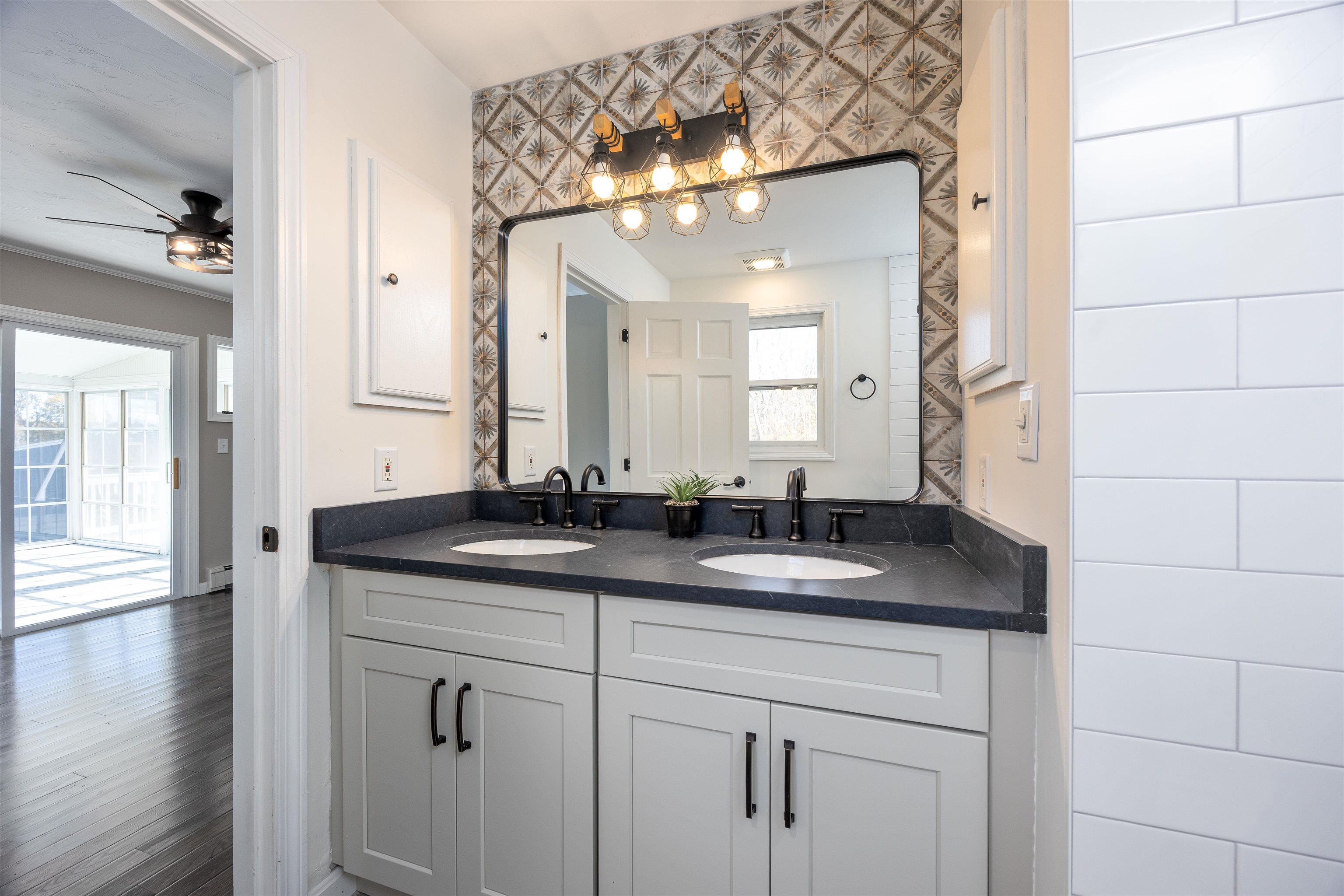 287 North Rd, Deerfield, NH 03037