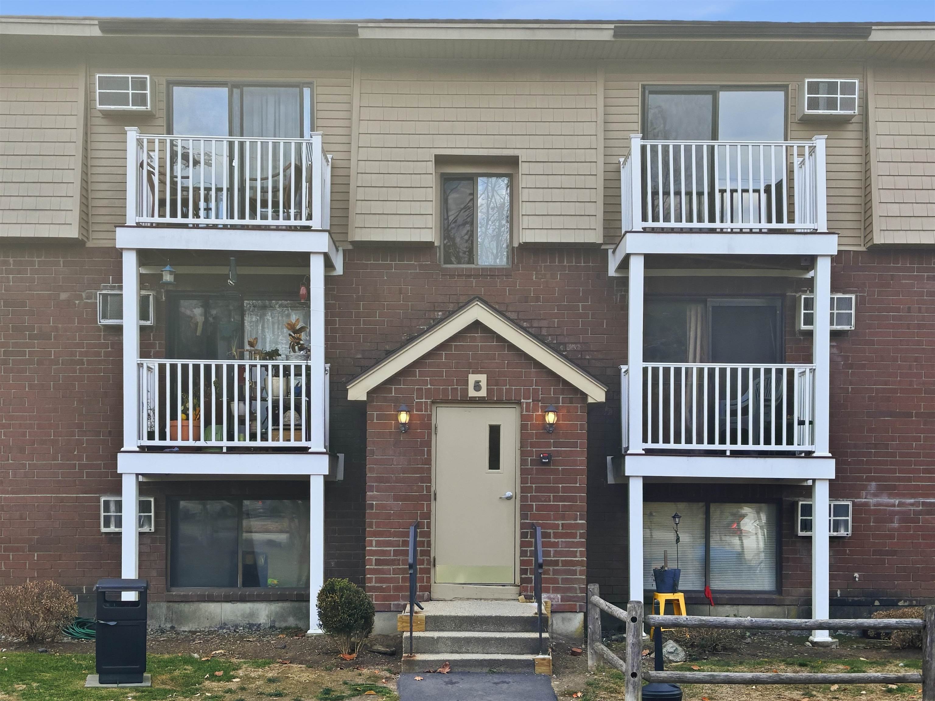 325 Lita Ln, Newmarket, NH 03857