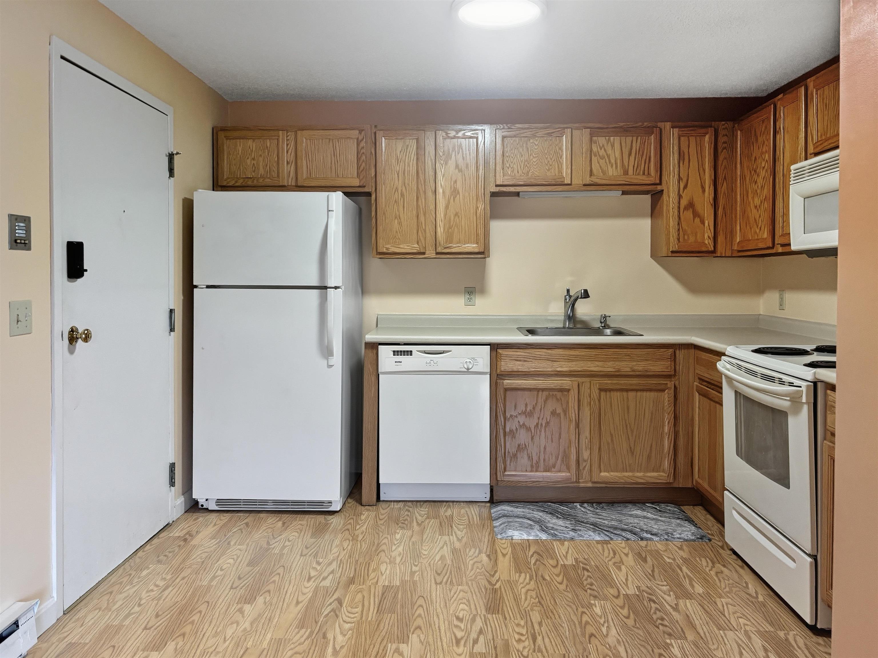 325 Lita Ln, Newmarket, NH 03857