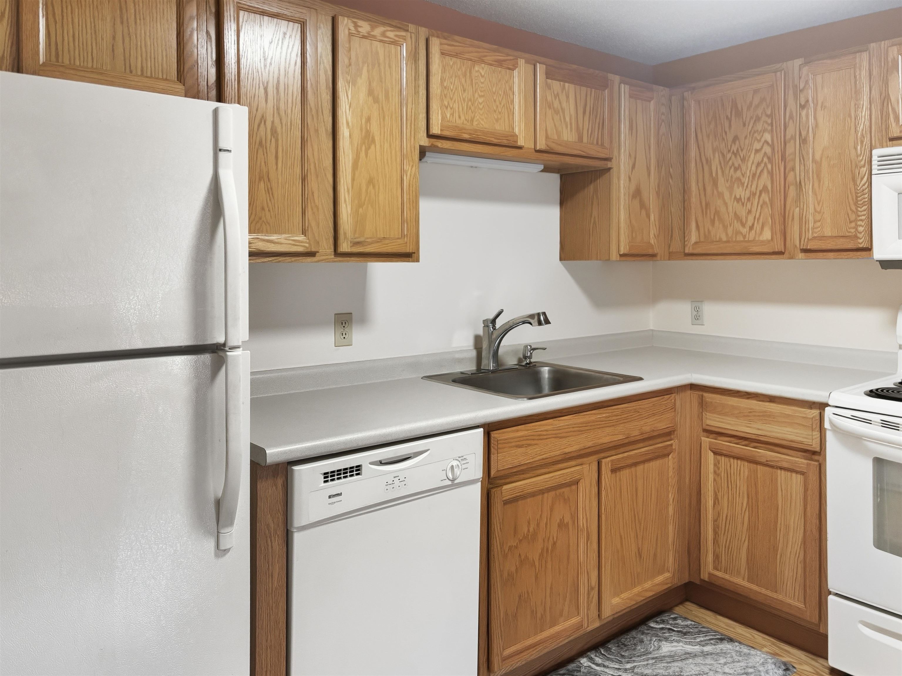 325 Lita Ln, Newmarket, NH 03857