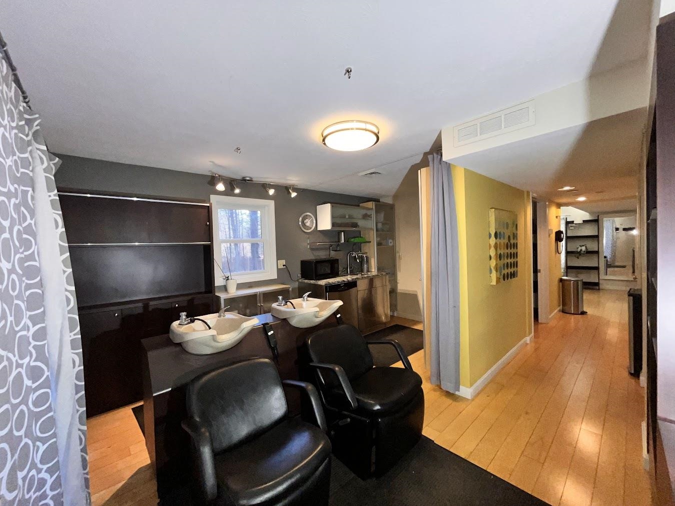 110 Ponemah Rd, Amherst, NH 03031