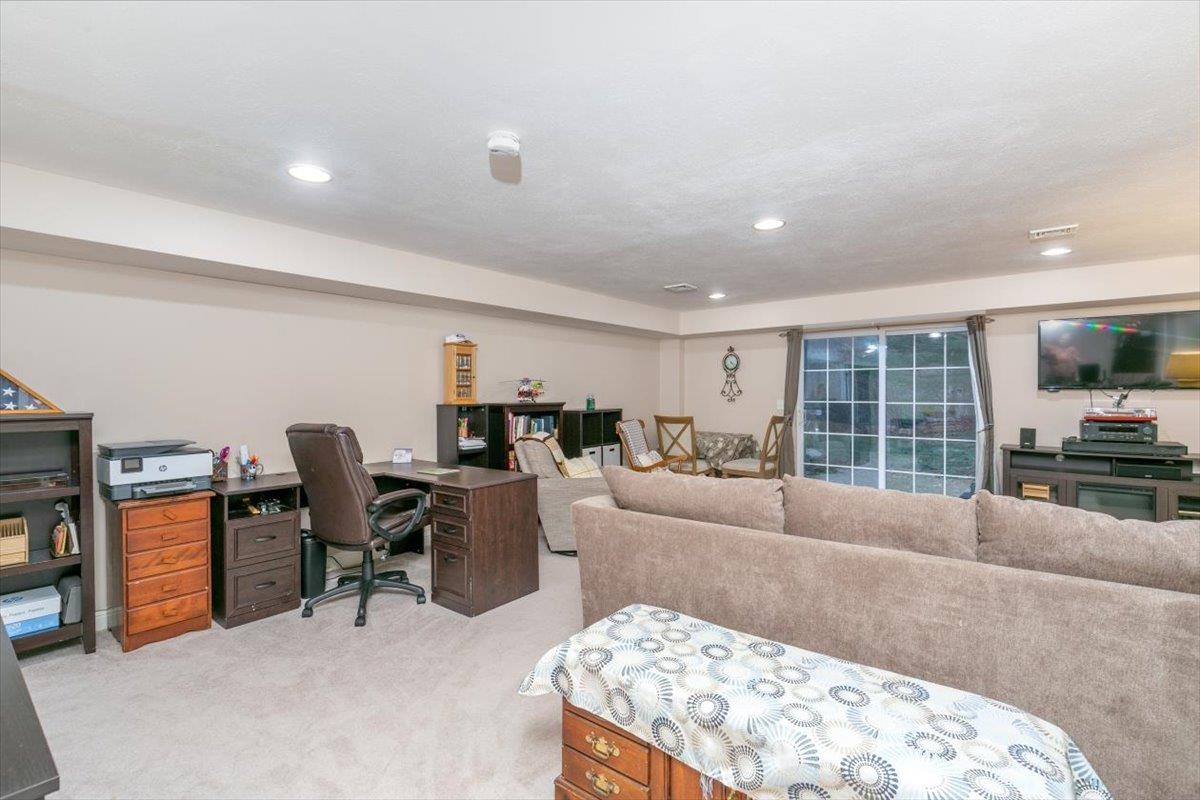 40 Cricket Hill Rd, East Kingston, NH 03827