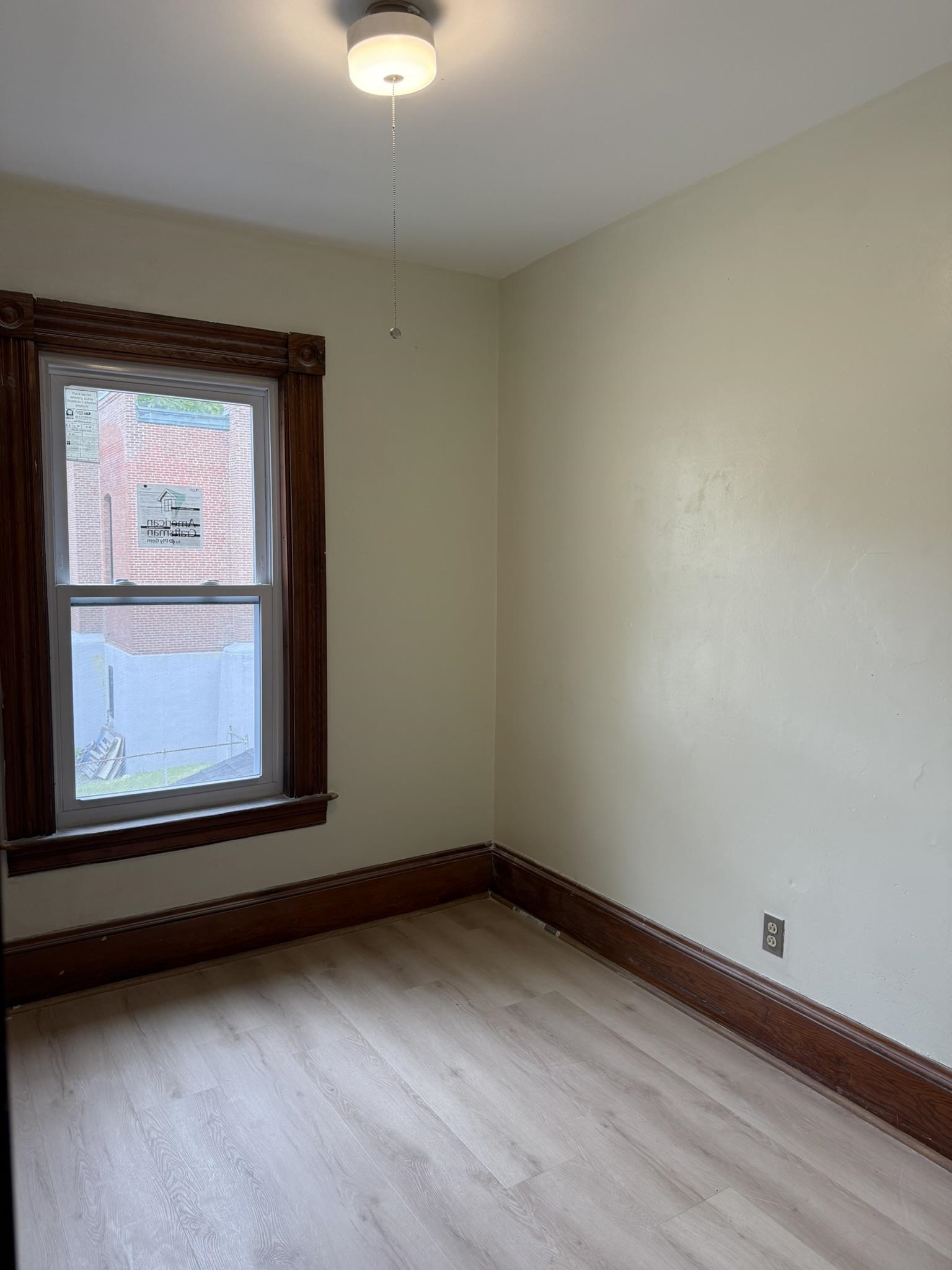 50 School St, Claremont, NH 03473