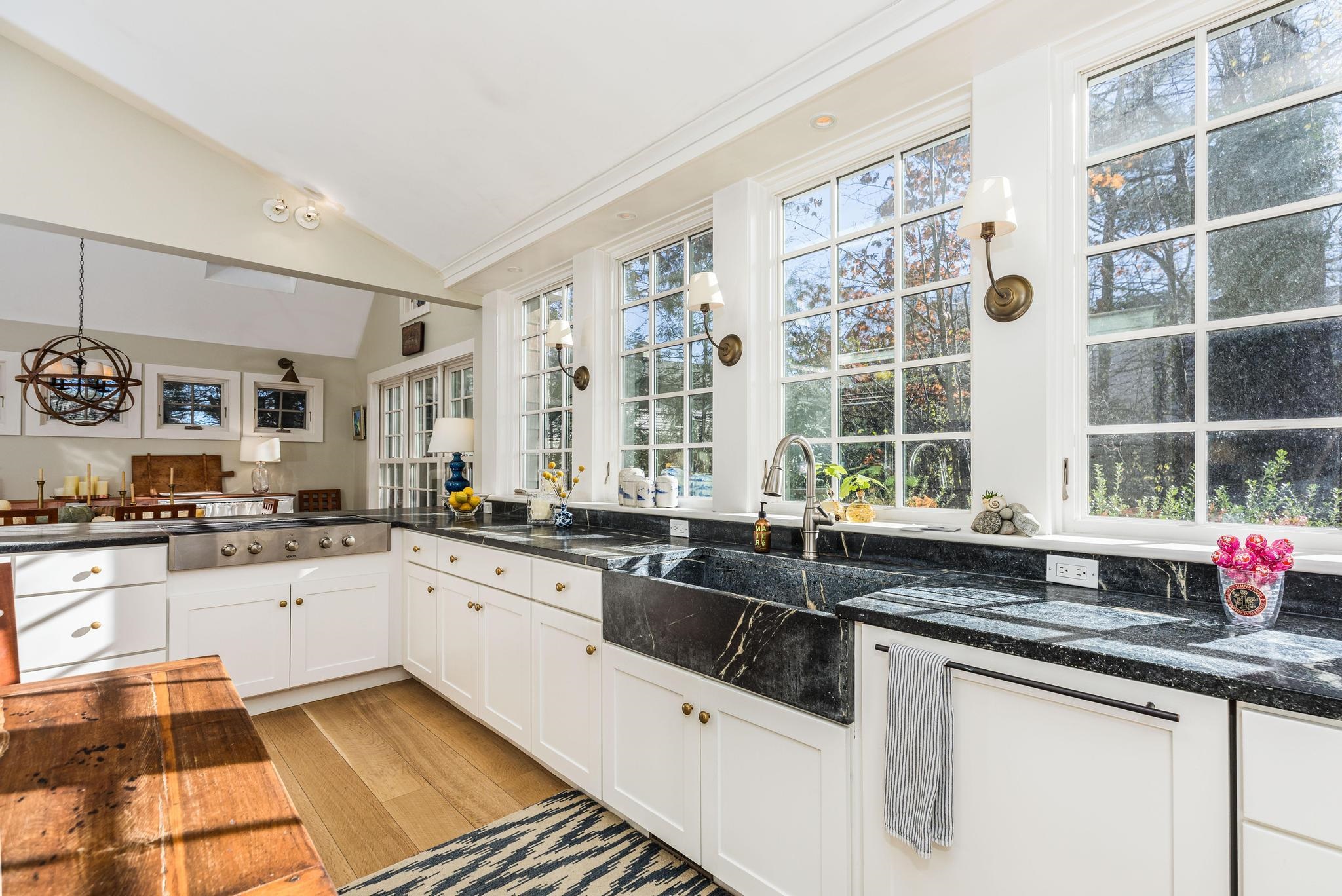 18 Mainmast Cir, New Castle, NH 03854