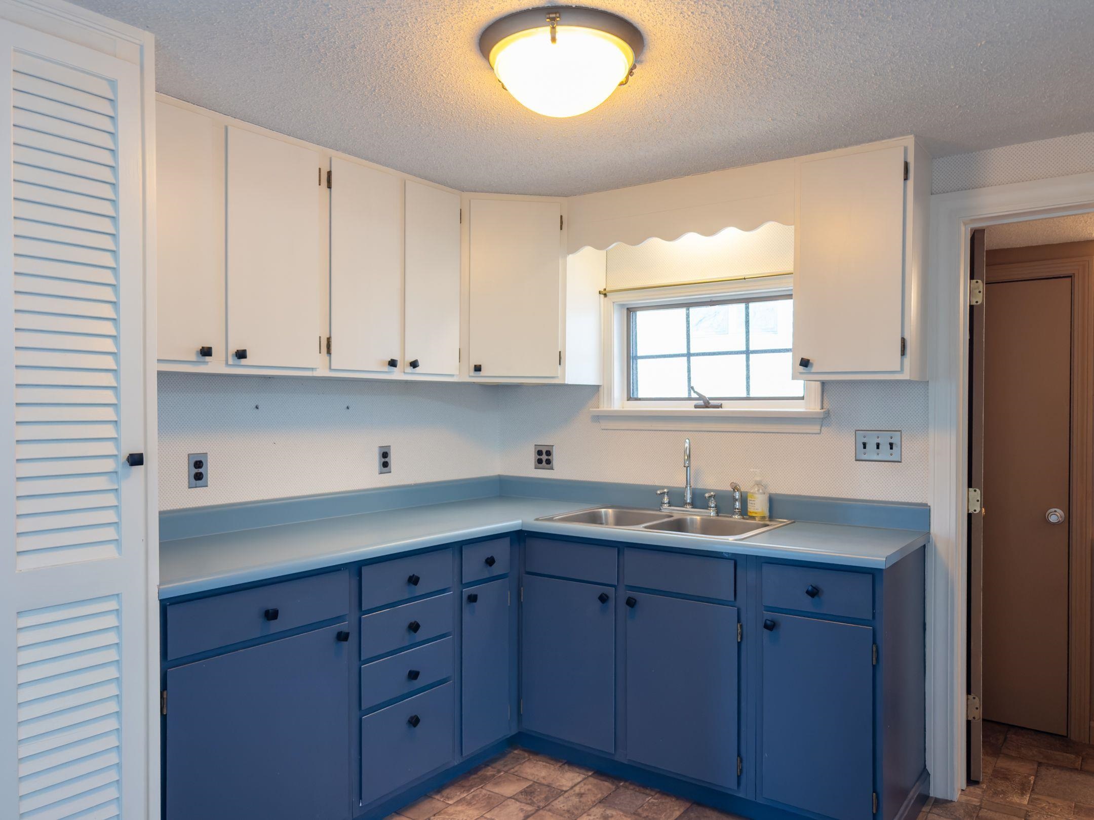 61 Acorn Rd, Hampton, NH 03842