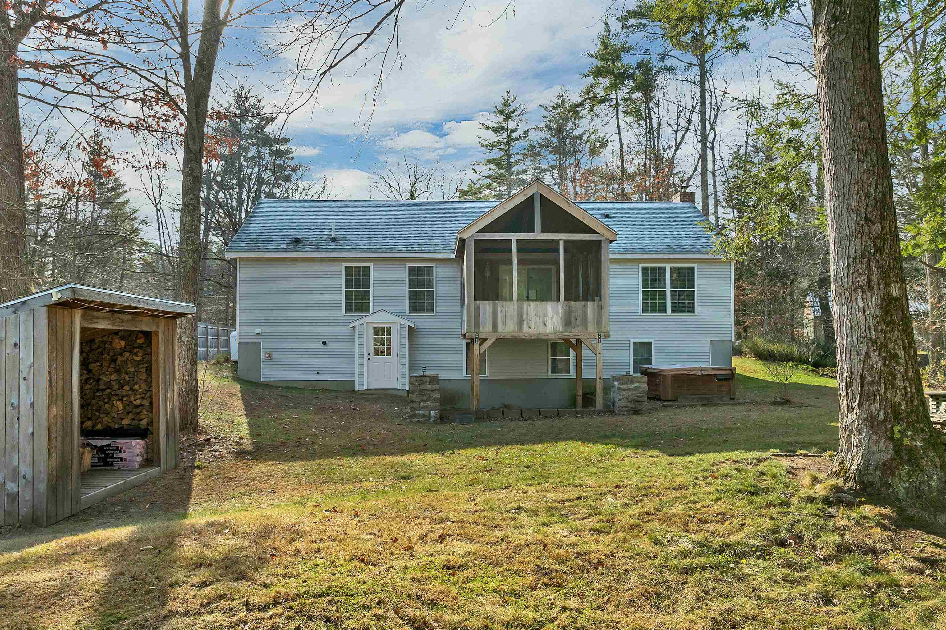 7 Cashell Ln, Webster, NH 03303