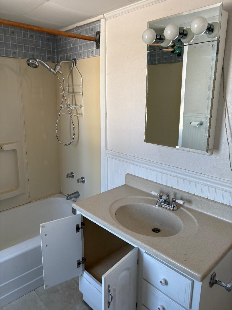 21 Concord Hill Rd, Pittsfield, NH 03263