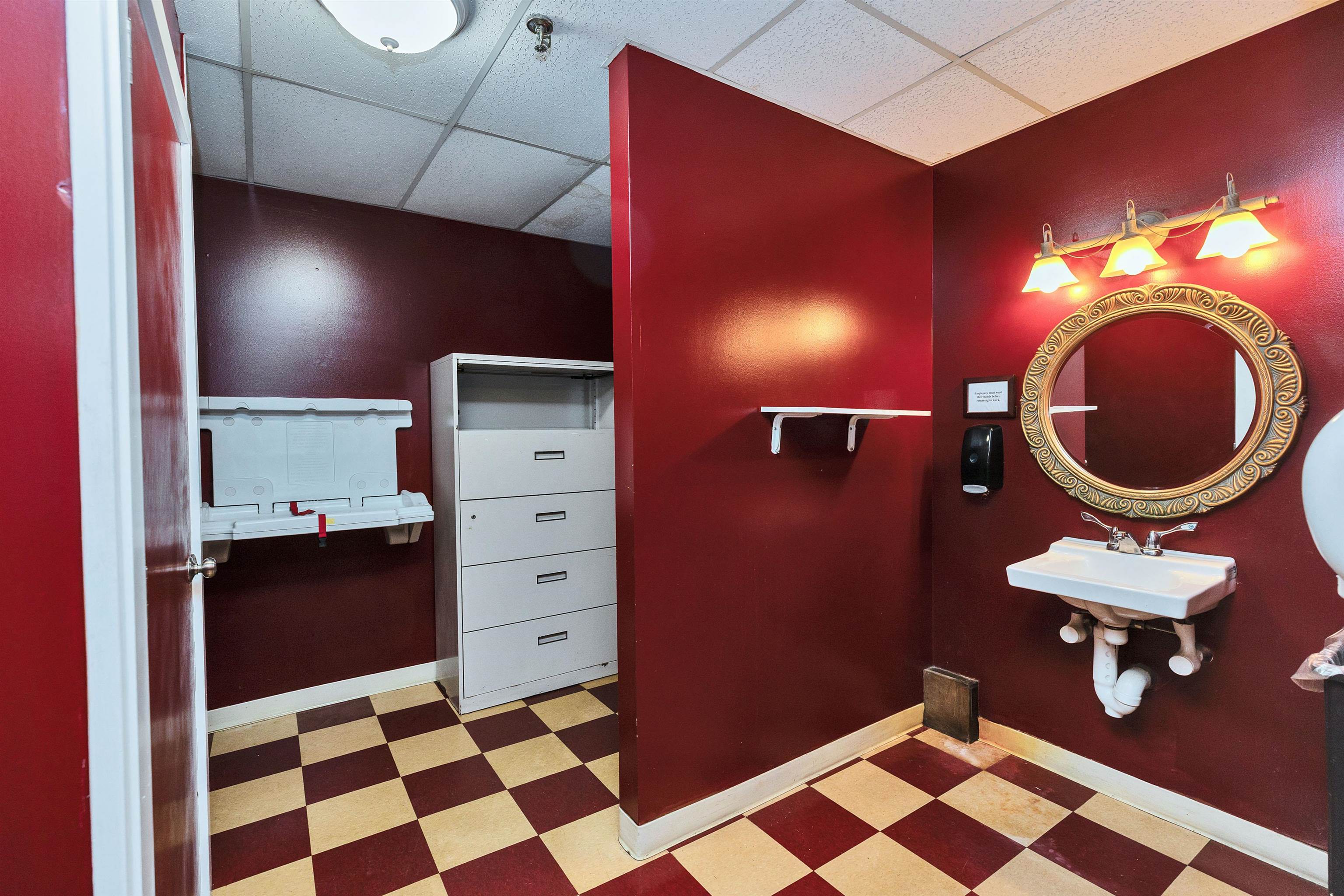 43 Grove St, Peterborough, NH 03458