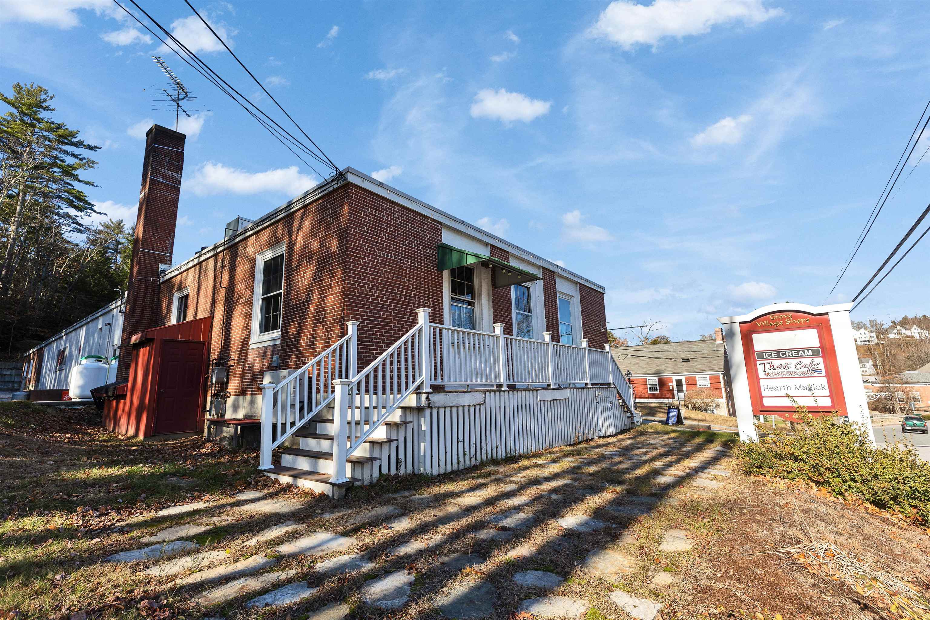 Front Entry and Window Service Deck