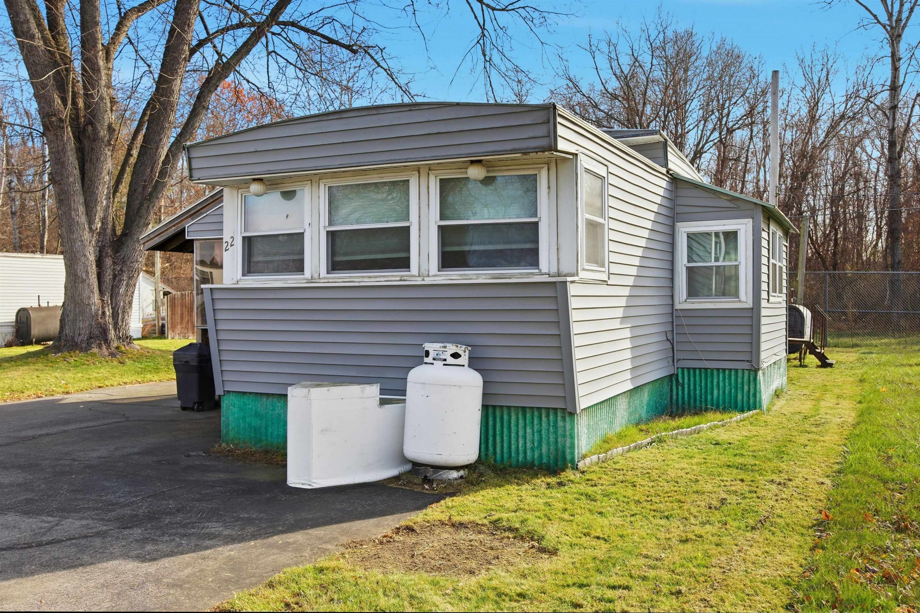 22 Longmeadow Dr, Concord, NH 03301