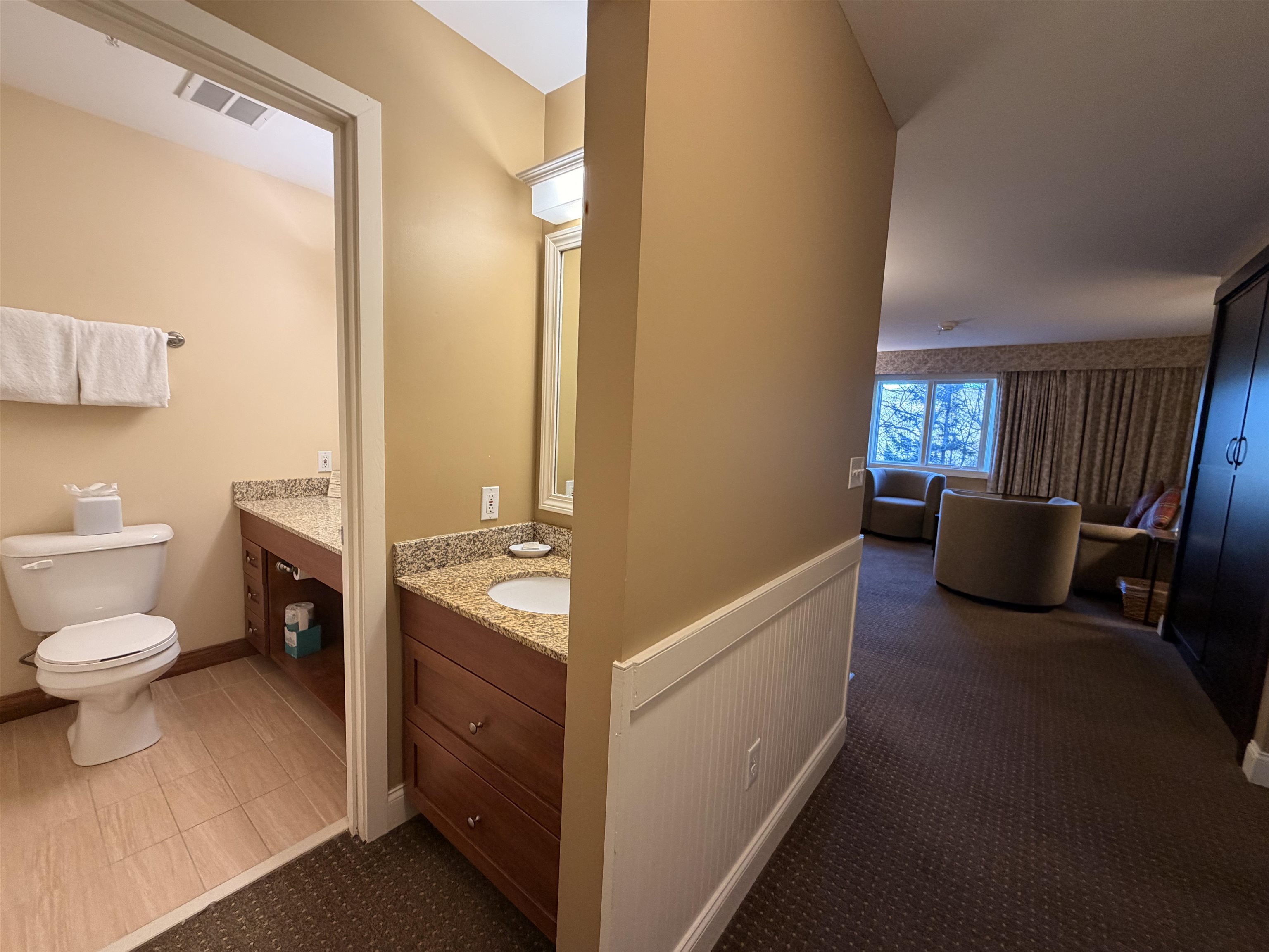 Full bath, Room 206