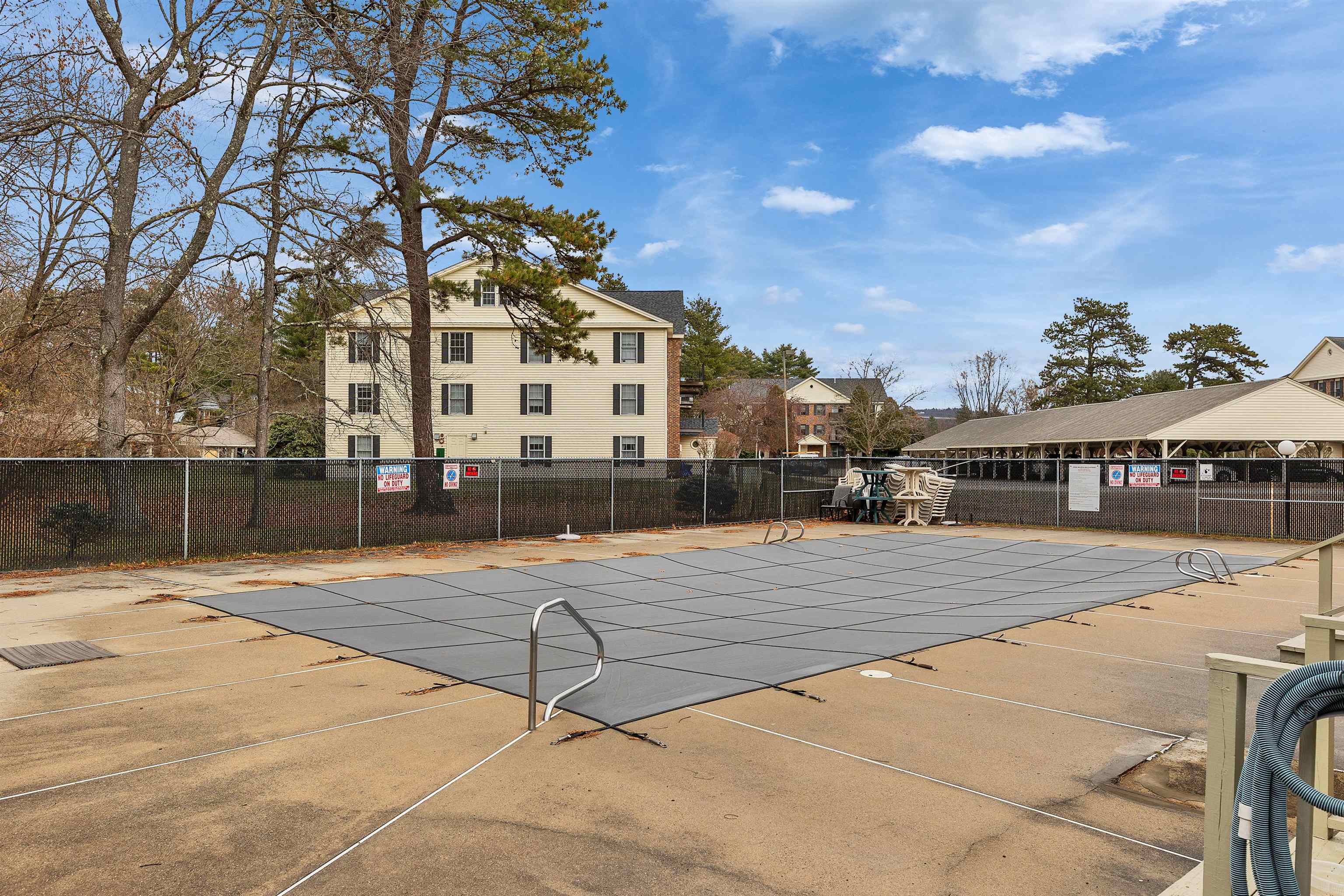 8 Ne Village Rd, Concord, NH 03301