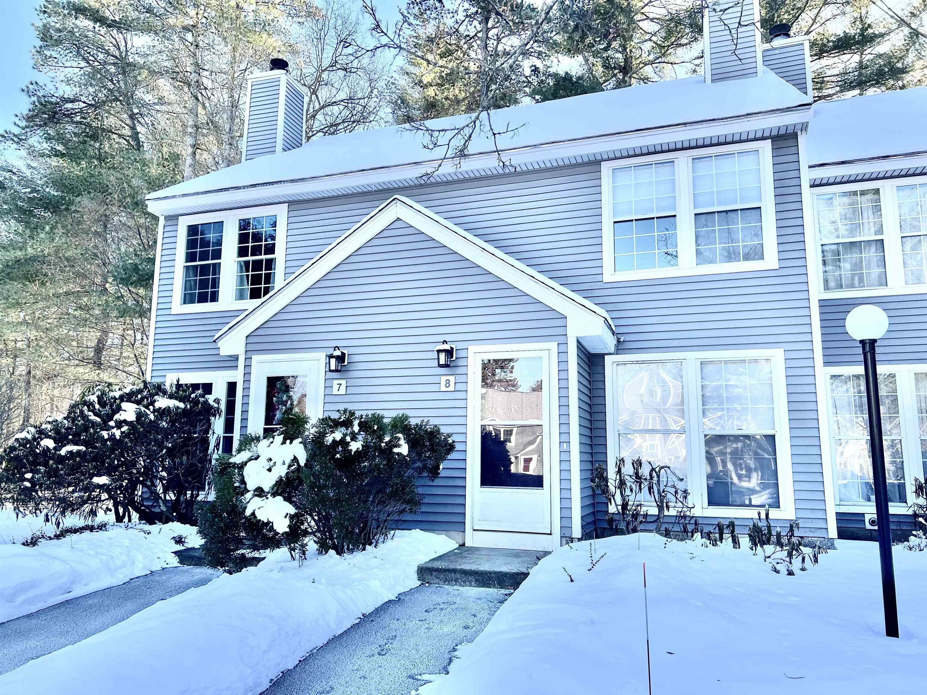 8 Ne Village Rd, Concord, NH 03301