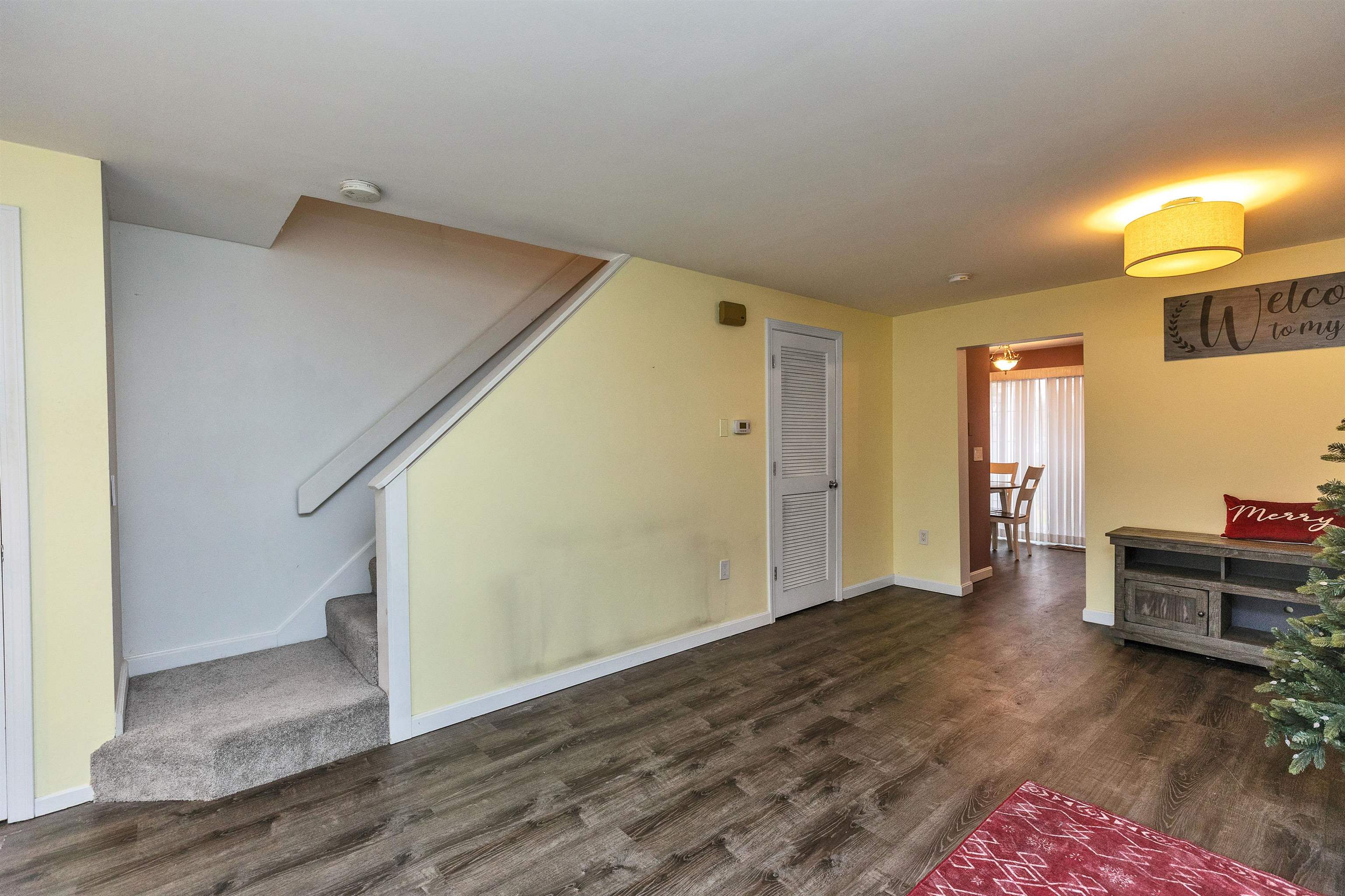 8 Ne Village Rd, Concord, NH 03301